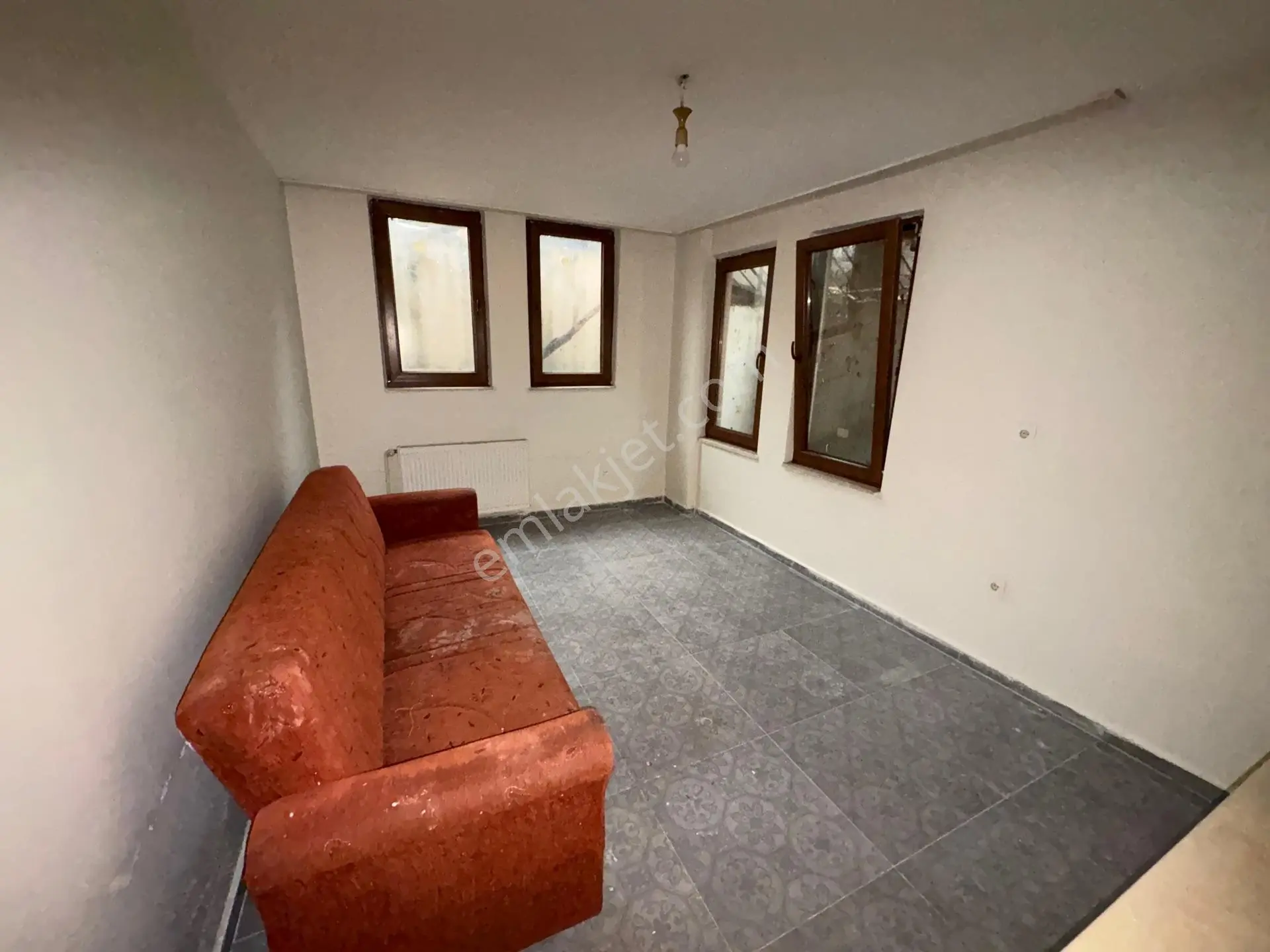Marmara'dan Ayşekadın Ana Cadde 1+1 Satılık Daire