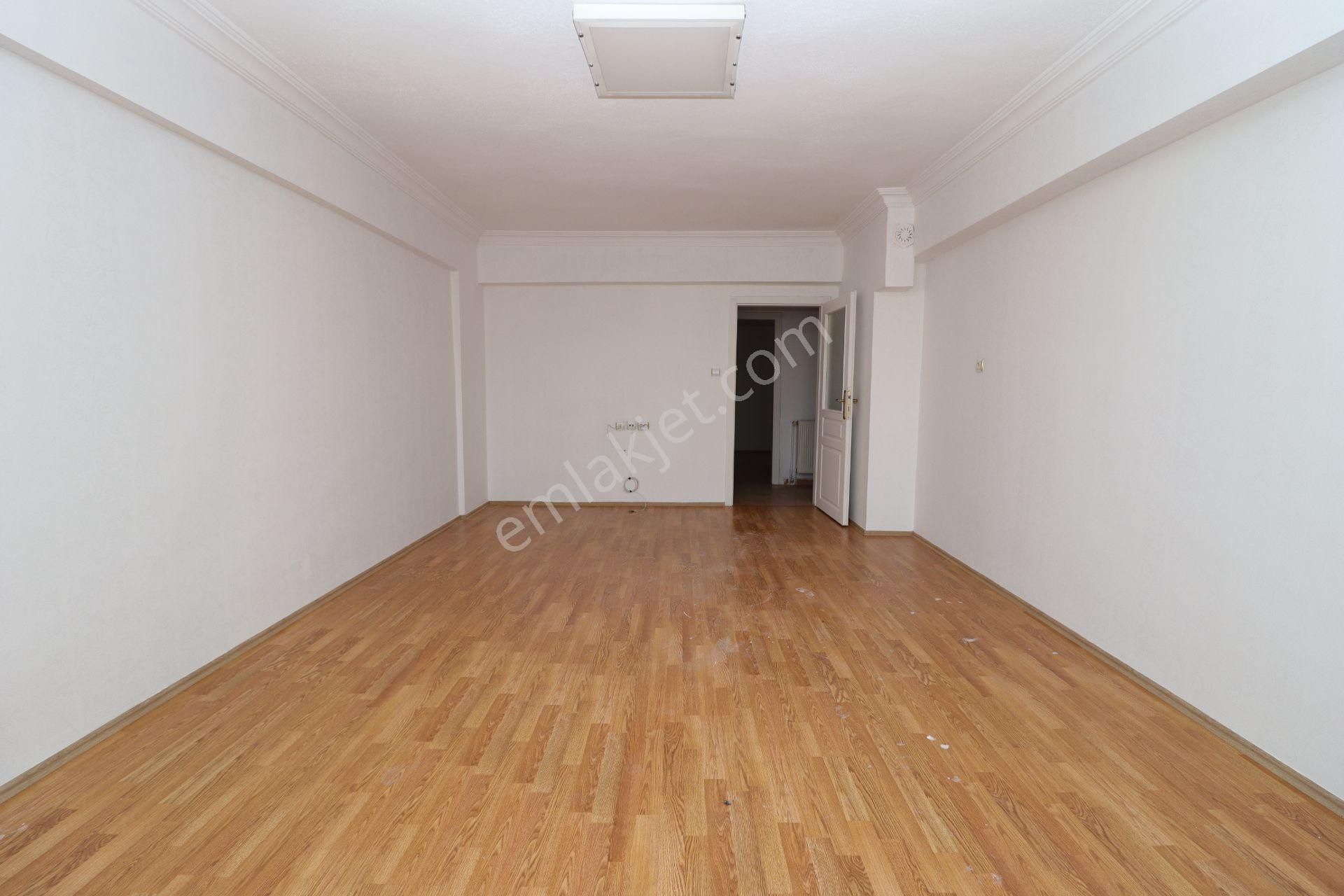 Etimesgut Elvan'da 1544 Cad Üstünde Manzaralı 5+1 Teraslı Daire - Görsel 3