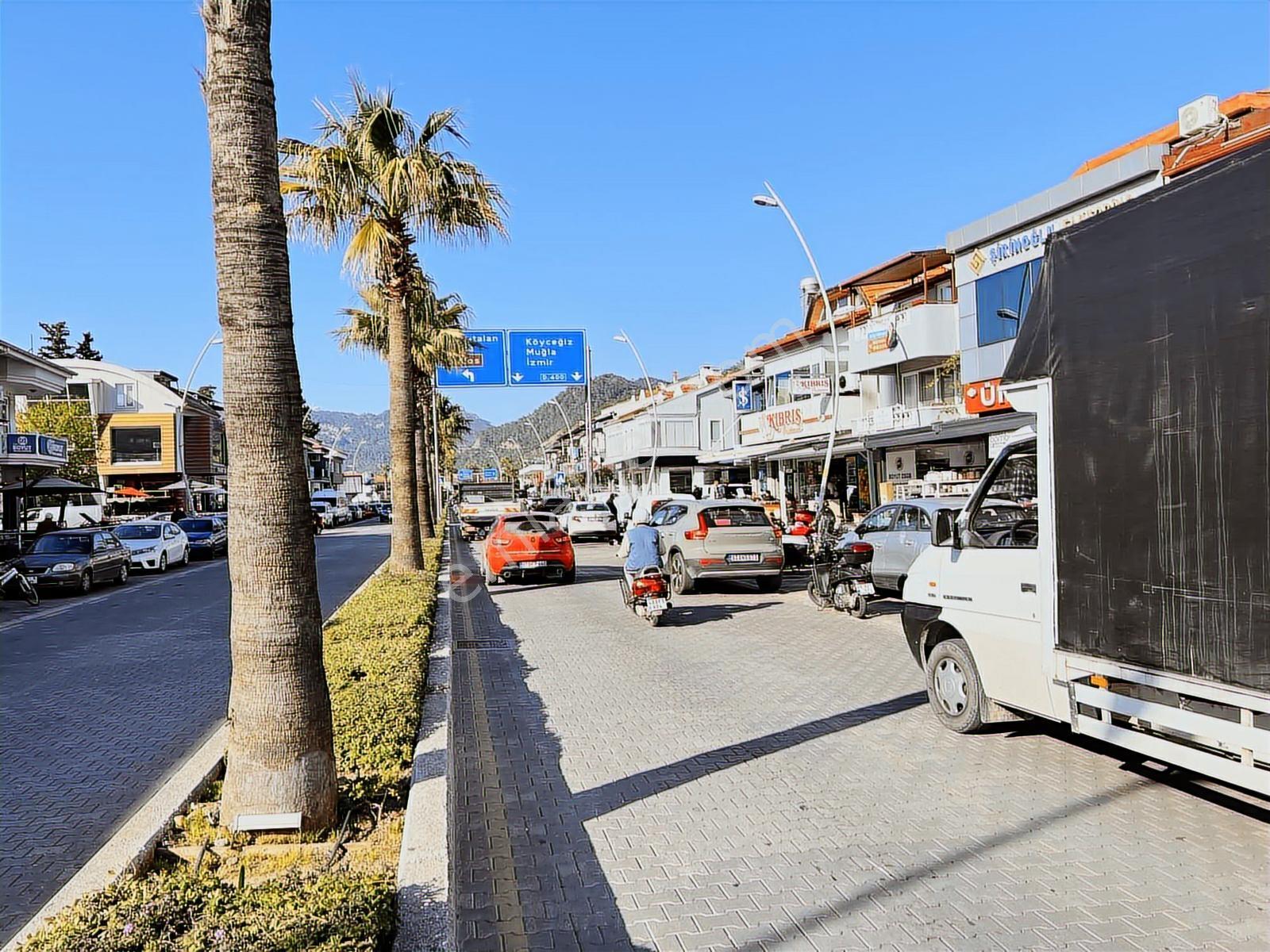 Marmaris Merkez'de İşlek Caddede Devren Kiralık Kurumsal Mağaza - Görsel 2