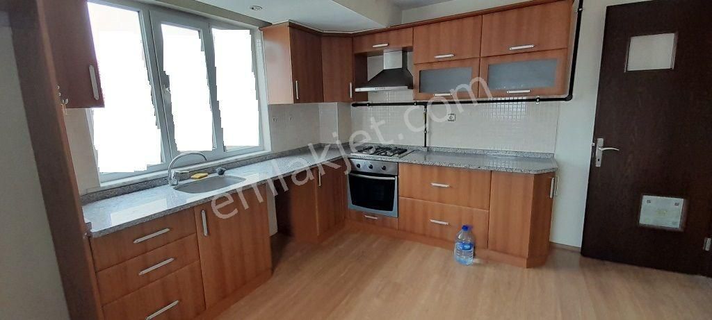 Ender Uysaldan Zeytinköy Mahallesin De 3+1 Balkonlu Depozitosuz Kiralık Daire...
