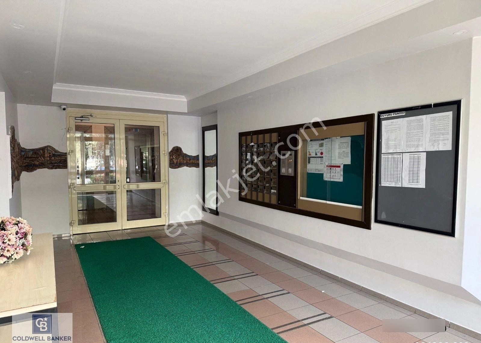 Ataşehir Mercan Sitesi'nde Satılık 2+1 Daire