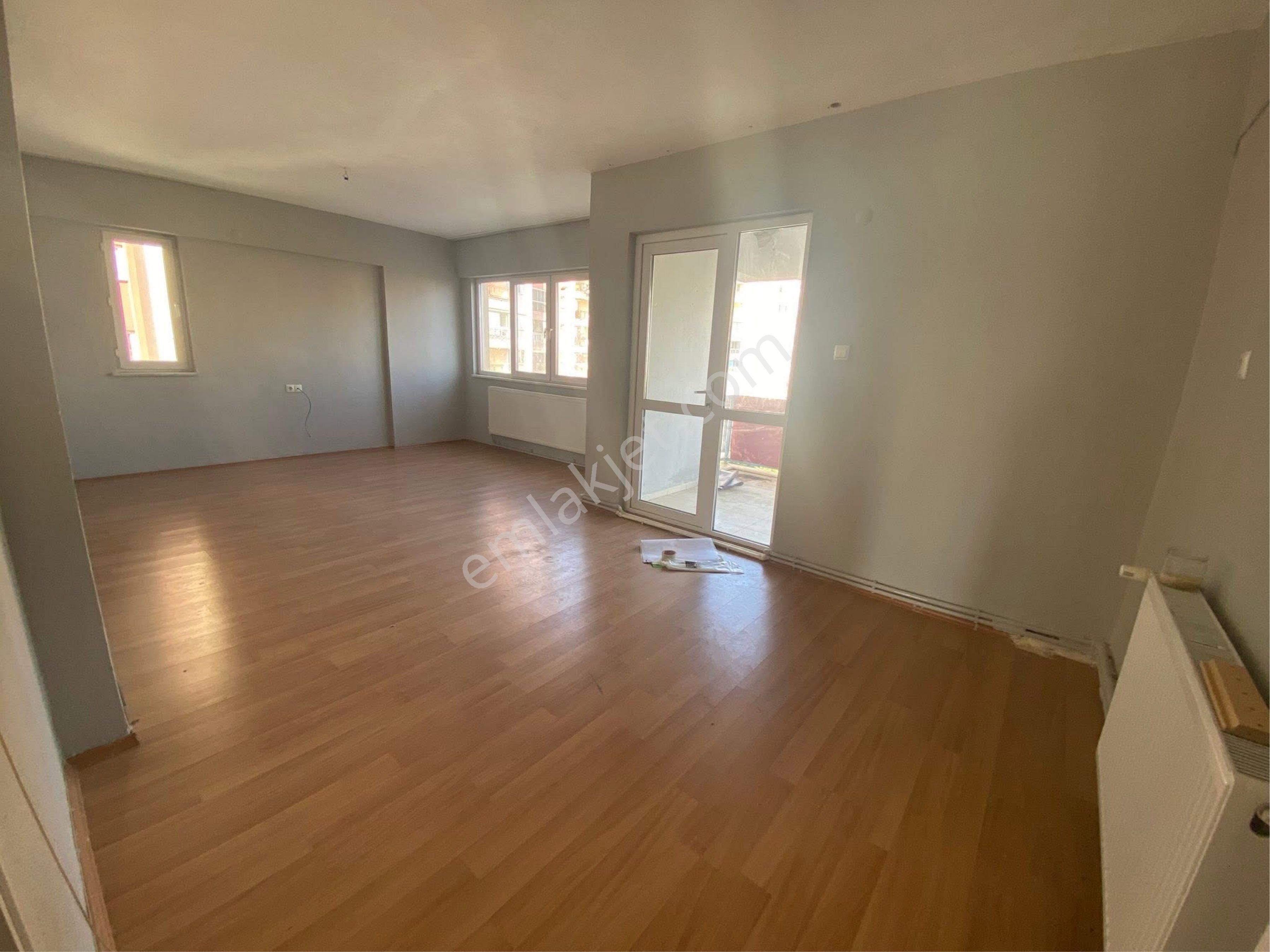 Yıldıztepe Belediye Konutlarında 3+1 Ara Kat