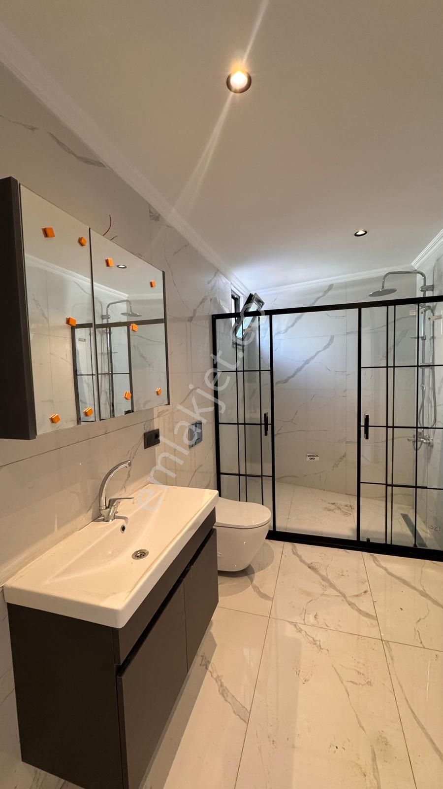 Remax Anı 'dan Çengelköy 'de Geniş Ve Ferah Satılık 4+1 Daire - Görsel 23