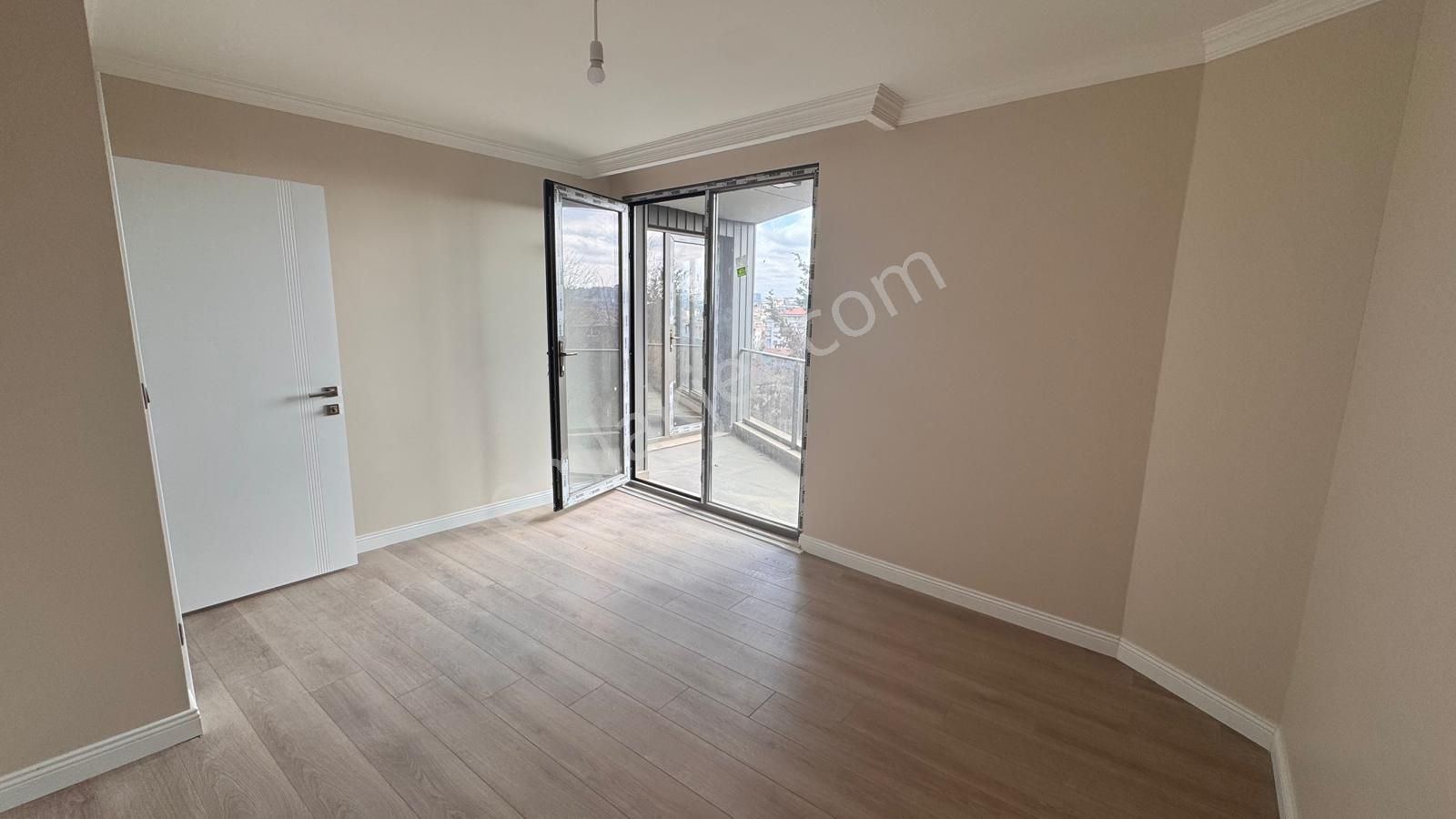 Remax Anı 'dan Çengelköy 'de Geniş Ve Ferah Satılık 4+1 Daire - Görsel 11