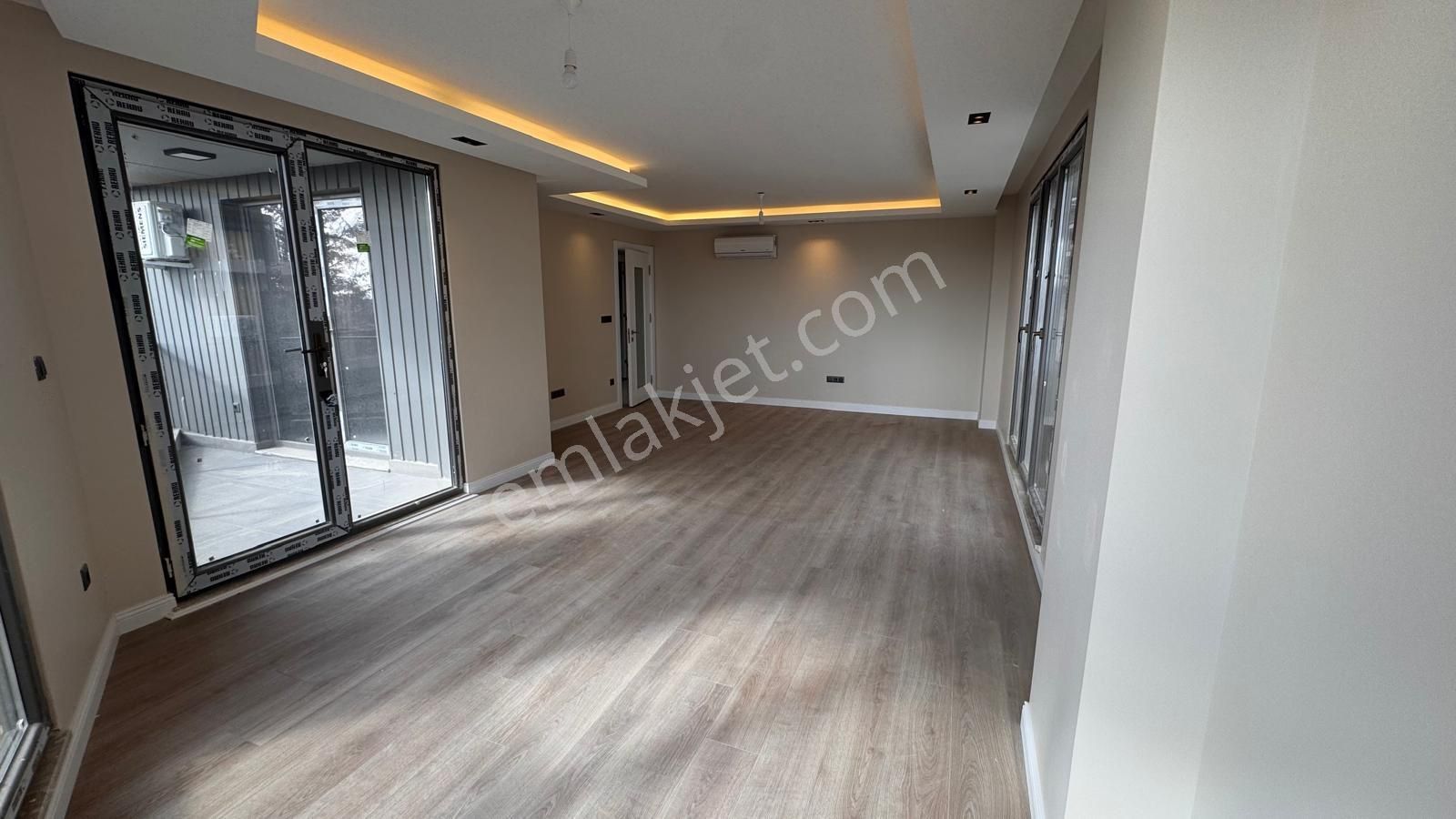 Remax Anı 'dan Çengelköy 'de Geniş Ve Ferah Satılık 4+1 Daire - Görsel 6