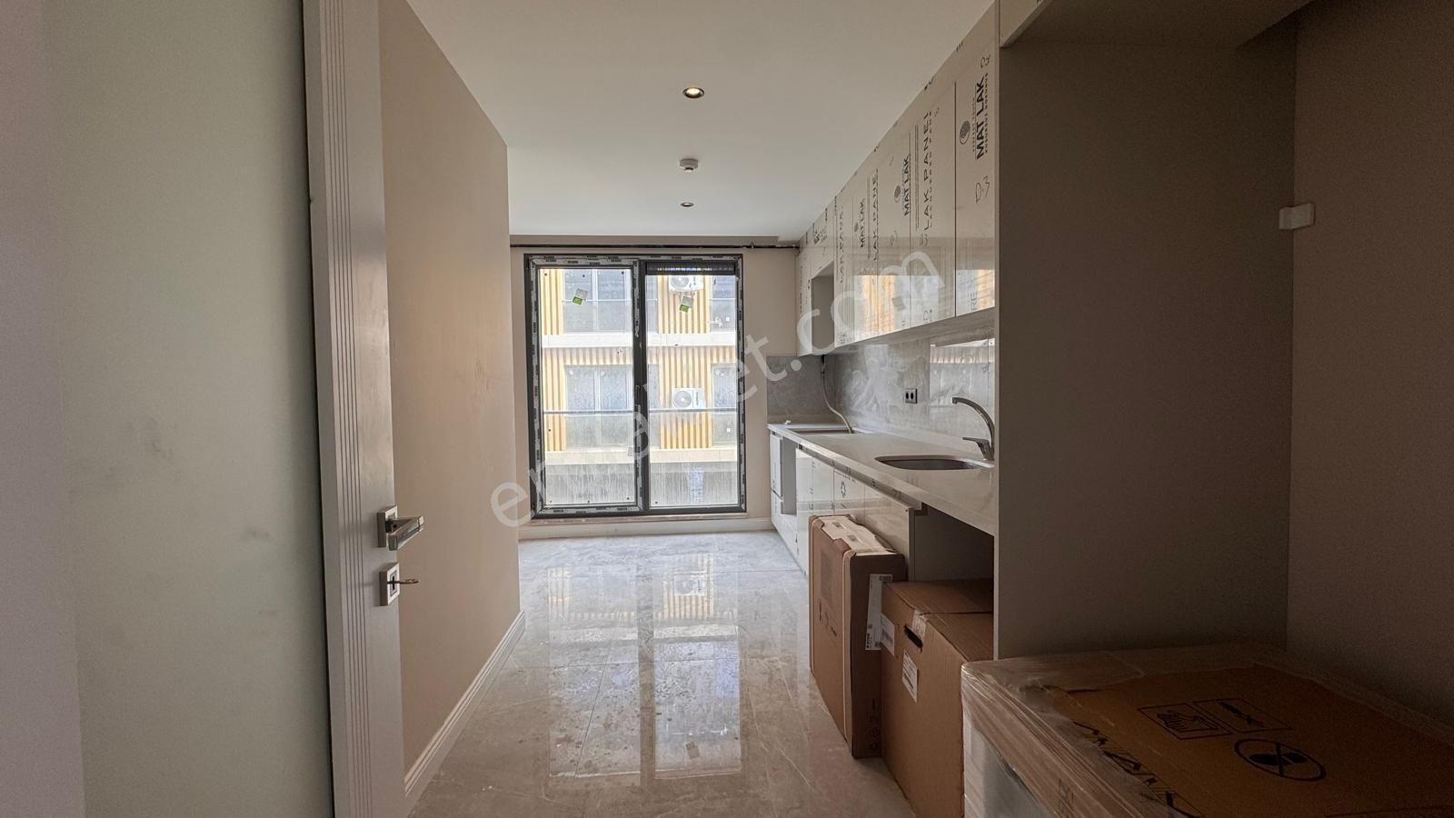 Remax Anı 'dan Çengelköy 'de Geniş Ve Ferah Satılık 4+1 Daire - Görsel 13