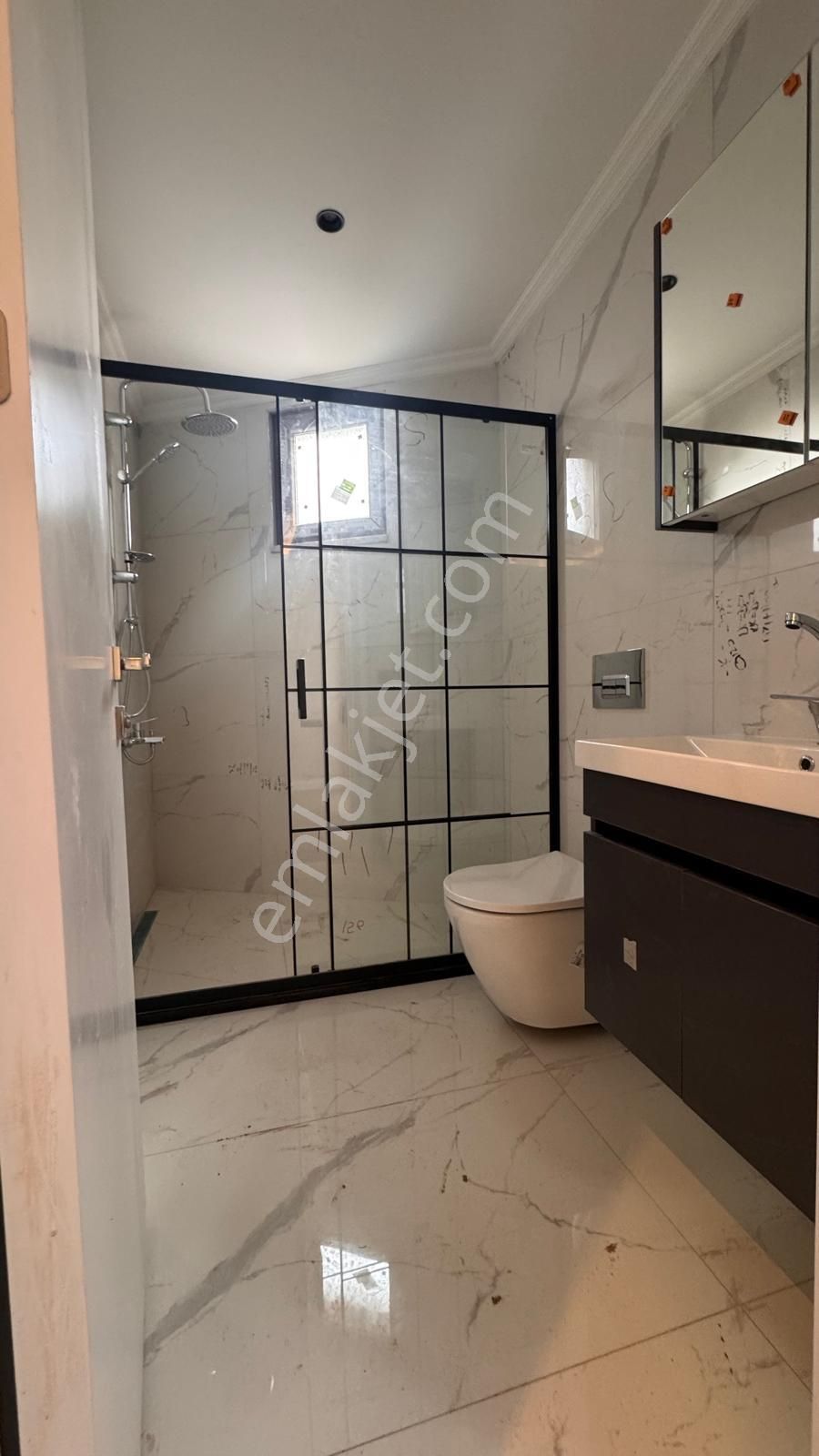 Remax Anı 'dan Çengelköy 'de Geniş Ve Ferah Satılık 4+1 Daire - Görsel 19