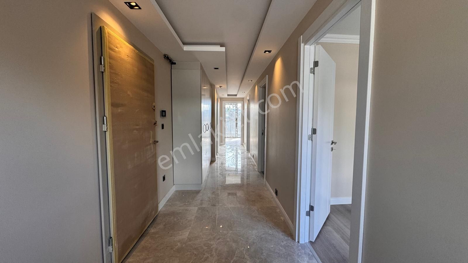 Remax Anı 'dan Çengelköy 'de Geniş Ve Ferah Satılık 4+1 Daire - Görsel 12