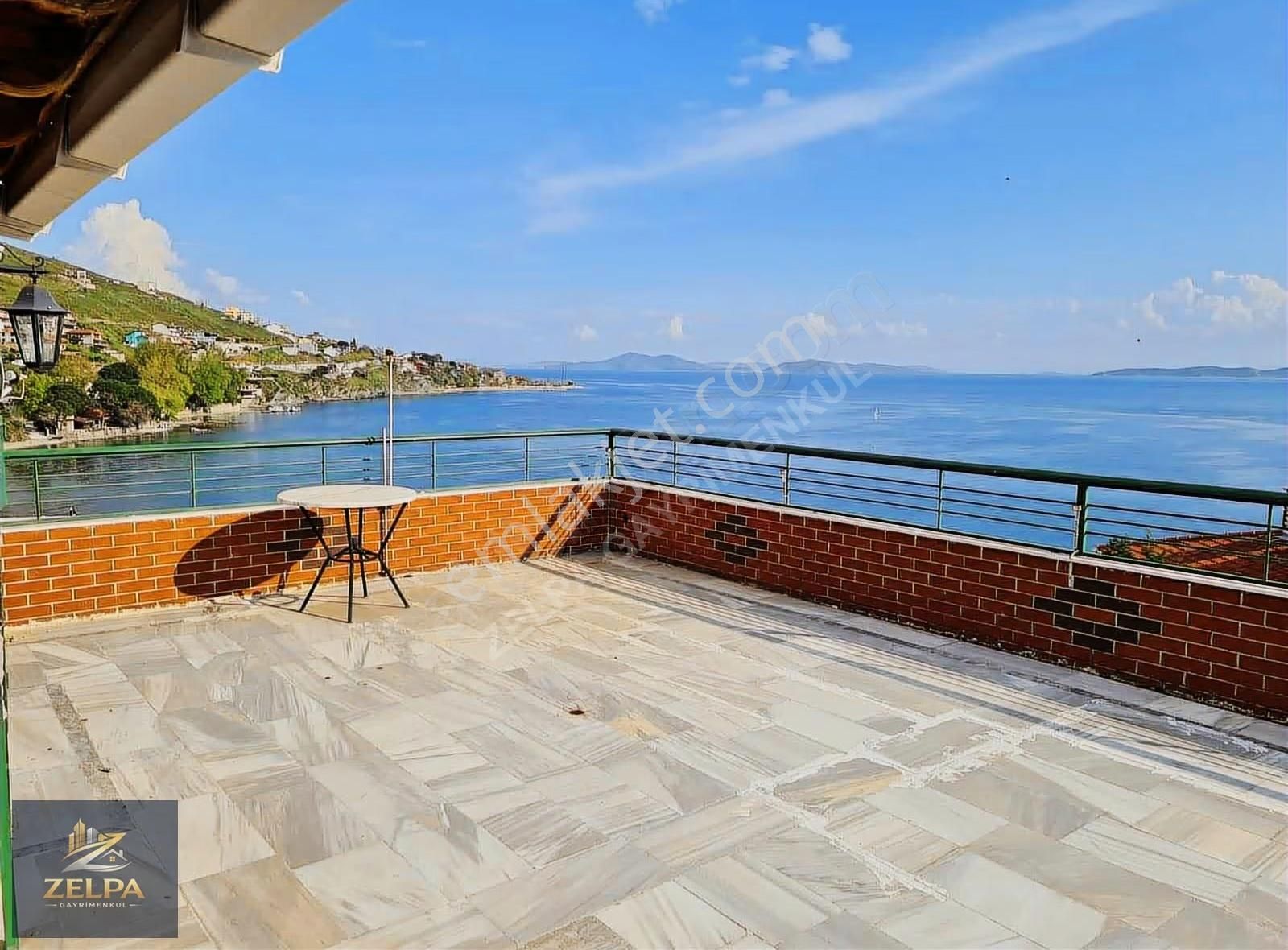 Marmara Adası' Nda Kendine Ait Koylu 3 Katlı 517 M2 Arsalı Villa