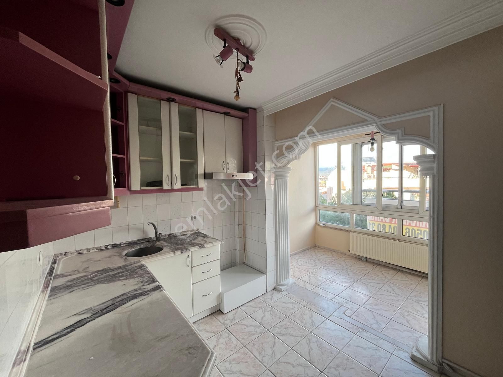 C.b. Route | Merkezi Konumda Denize Yakın Kiralık 5+1 Dubleks - Görsel 4