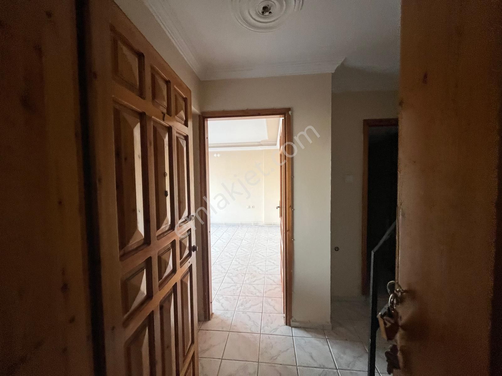 C.b. Route | Merkezi Konumda Denize Yakın Kiralık 5+1 Dubleks - Görsel 2