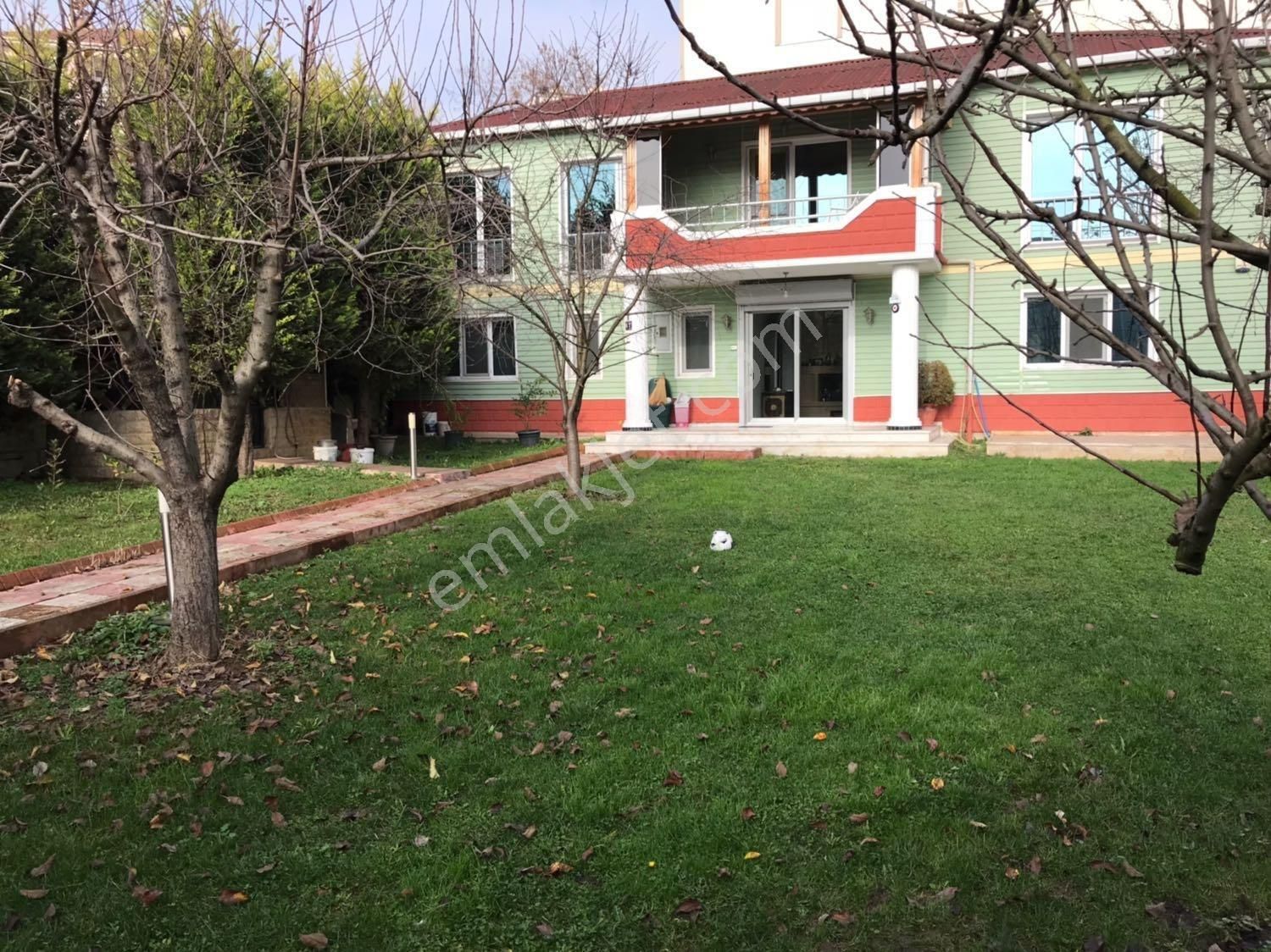 Uğur Şahin'den Satılık 510m² Arsa İçerisinde Müstakil Ev Bahçesi