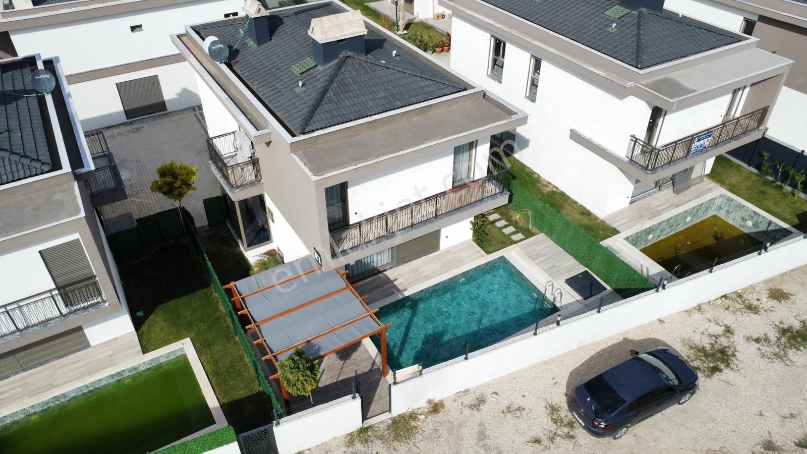 Kuşadasında Denize Yakın 4+1 Sıfır Müstakil Eşyalı Satılık Villa - Görsel 2