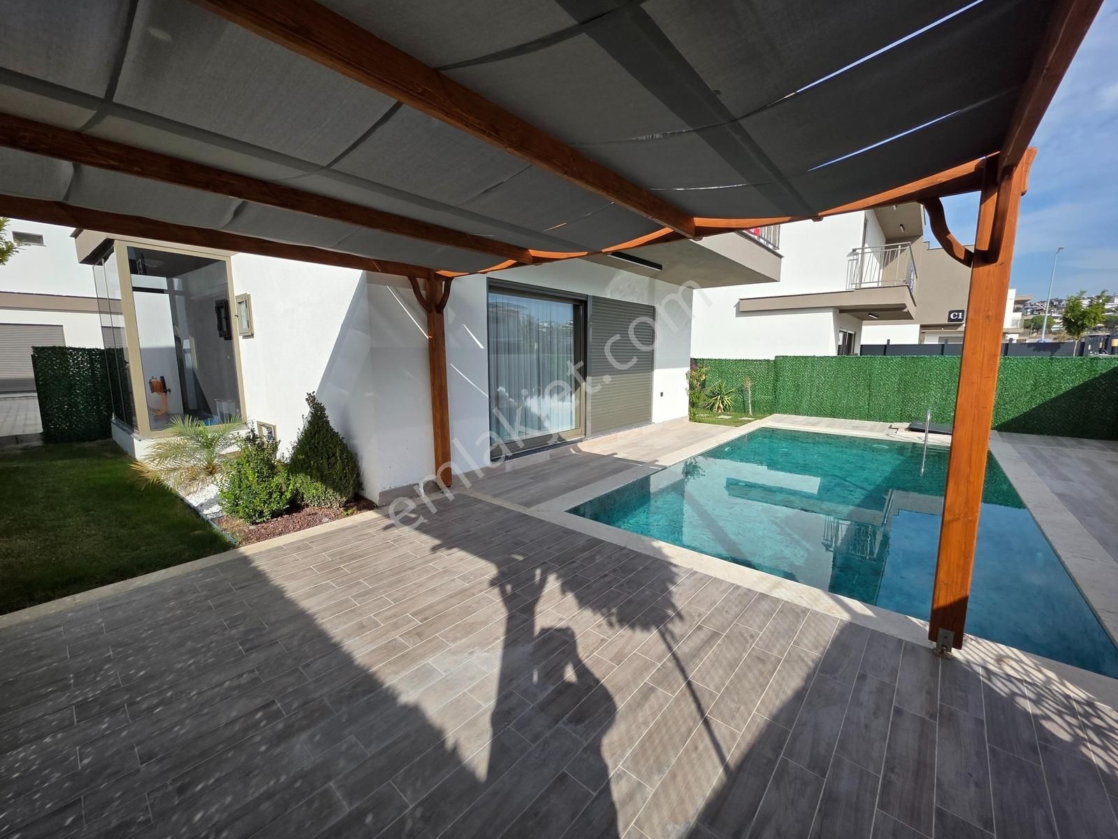 Kuşadasında Denize Yakın 4+1 Sıfır Müstakil Eşyalı Satılık Villa - Görsel 27