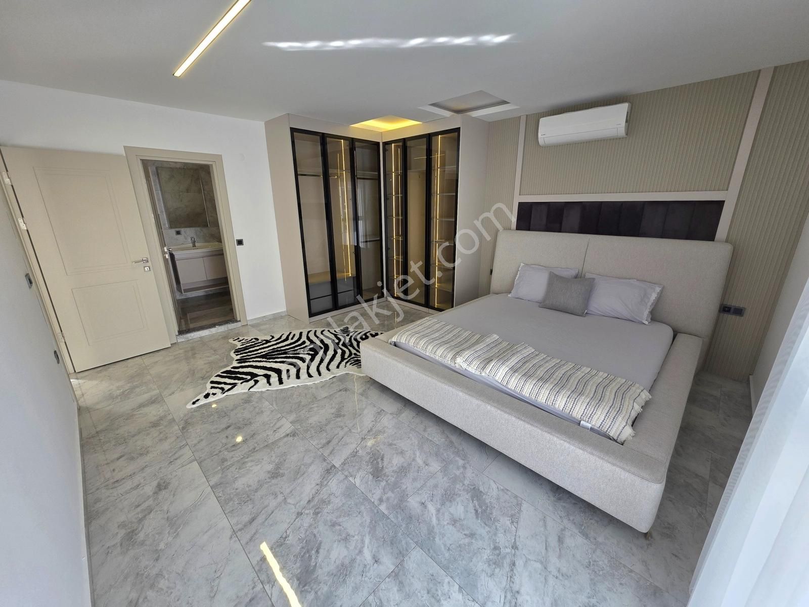 Kuşadasında Denize Yakın 4+1 Sıfır Müstakil Eşyalı Satılık Villa - Görsel 26