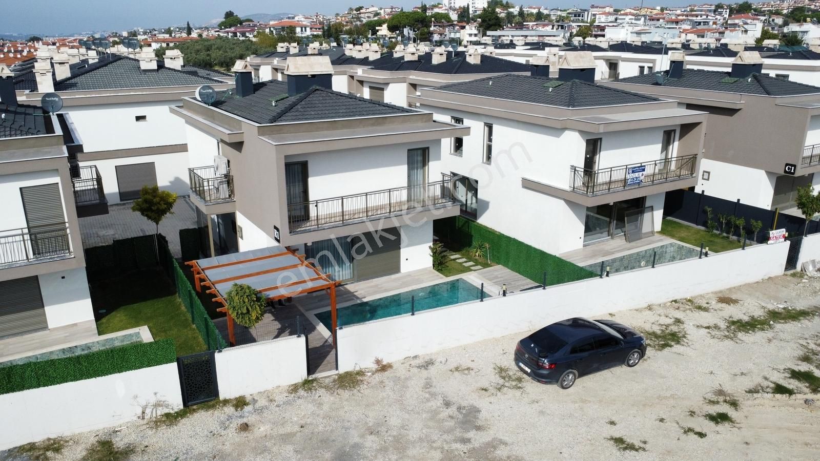 Kuşadasında Denize Yakın 4+1 Sıfır Müstakil Eşyalı Satılık Villa - Görsel 3