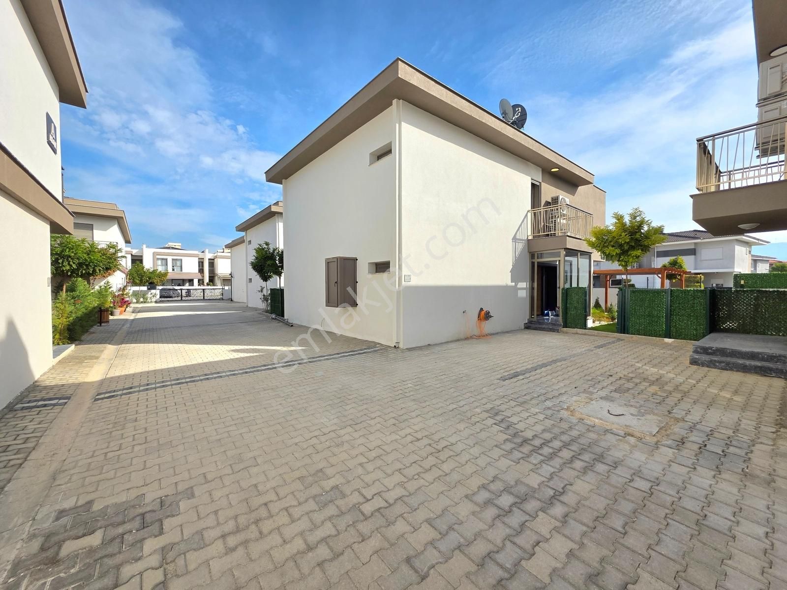 Kuşadasında Denize Yakın 4+1 Sıfır Müstakil Eşyalı Satılık Villa - Görsel 4