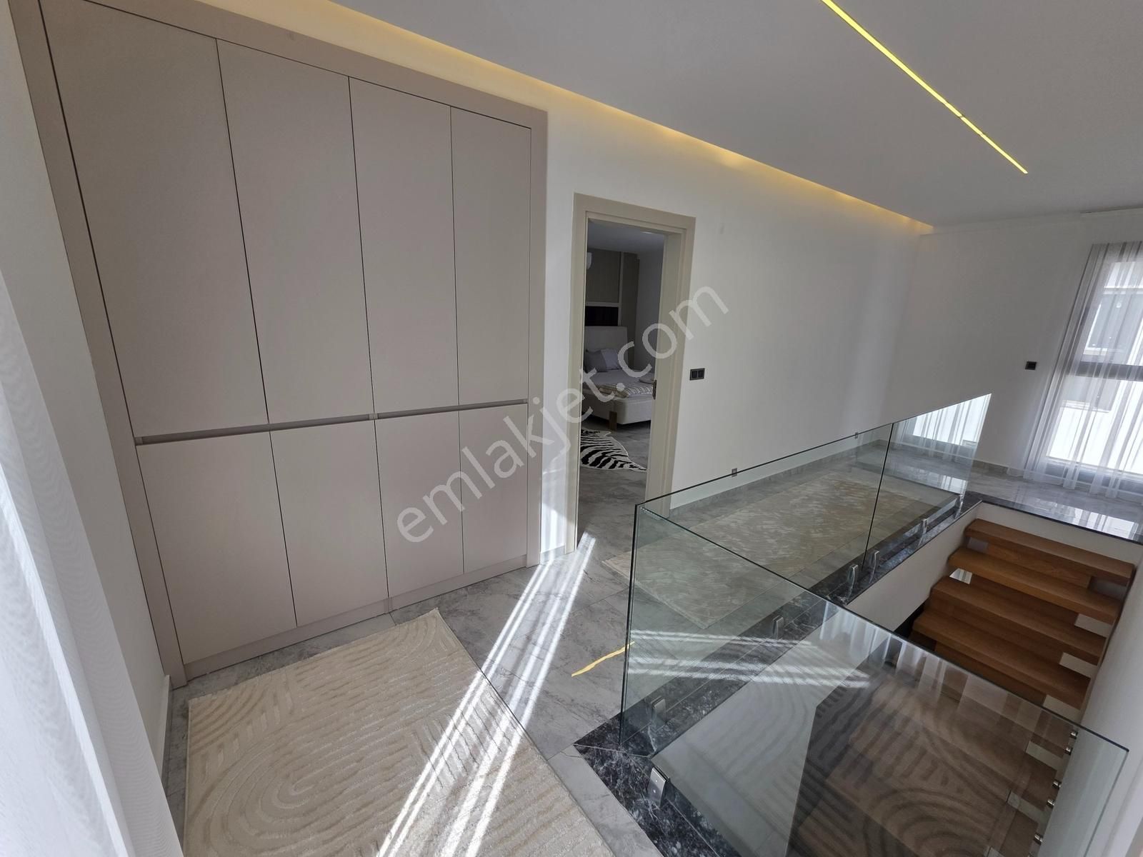 Kuşadasında Denize Yakın 4+1 Sıfır Müstakil Eşyalı Satılık Villa - Görsel 12