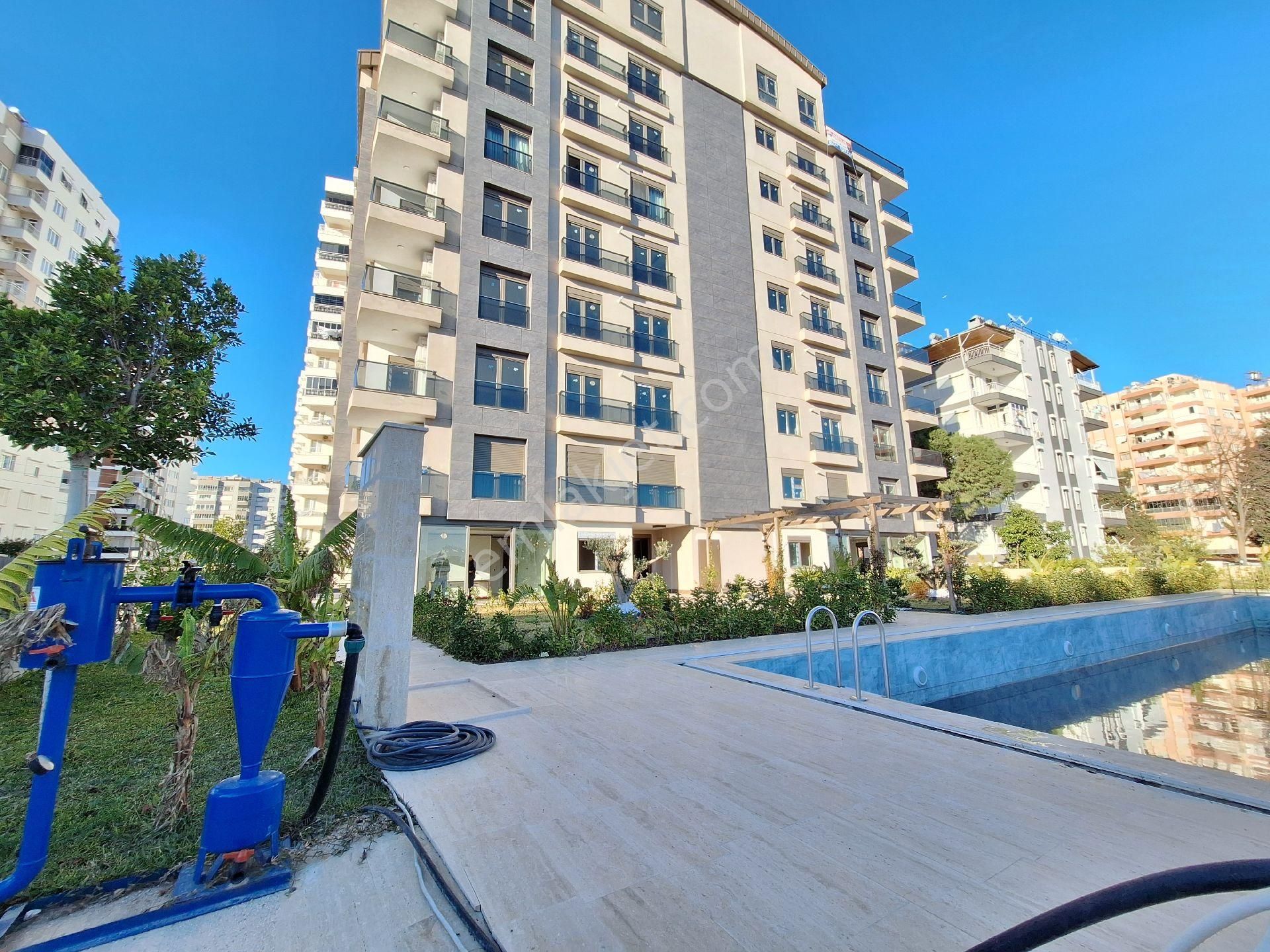 Konyaaltı Uncalı Mahallesinde Havuzlu Güvenlikli Site İçinde Yerden Isıtmalı Sıfır 2+1 Daire