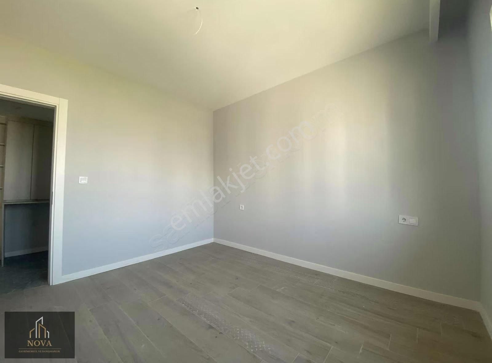 Nova'dan Cinkaya Mevki Site İçerisinde 1+1 Lüks Kiralık Daire - Görsel 13