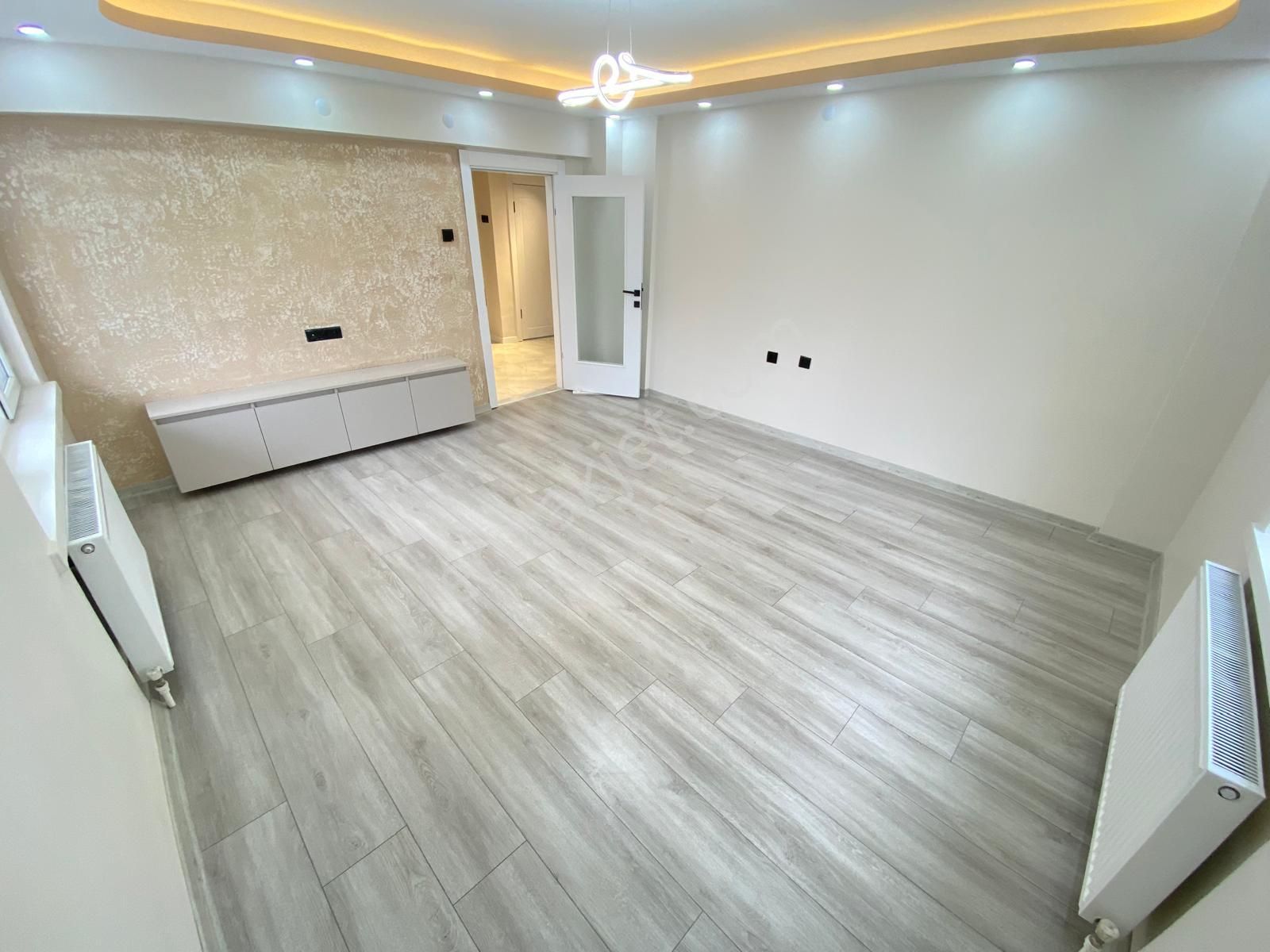 Yılmaz Gayrimenkul'den Malazgirt Mahallesinde Giriş Katta Full Yapılı Lüks Daire - Görsel 4