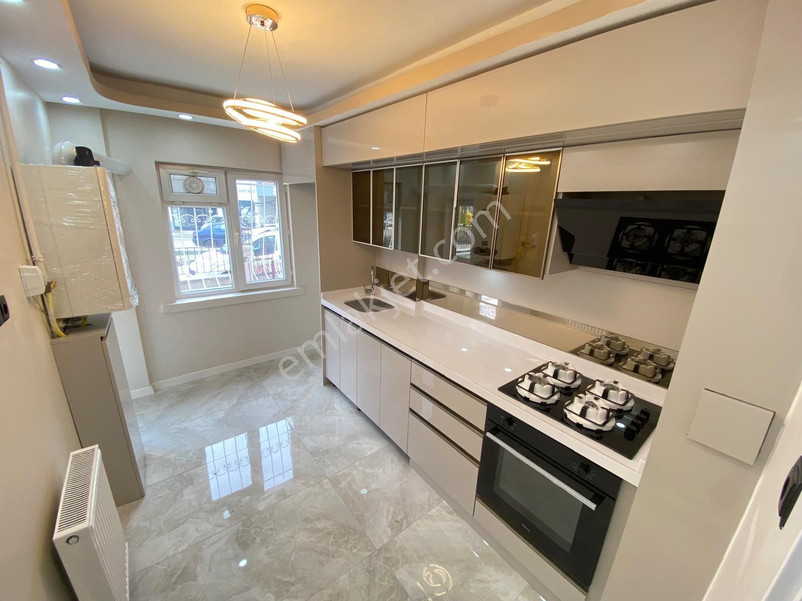 Yılmaz Gayrimenkul'den Malazgirt Mahallesinde Giriş Katta Full Yapılı Lüks Daire