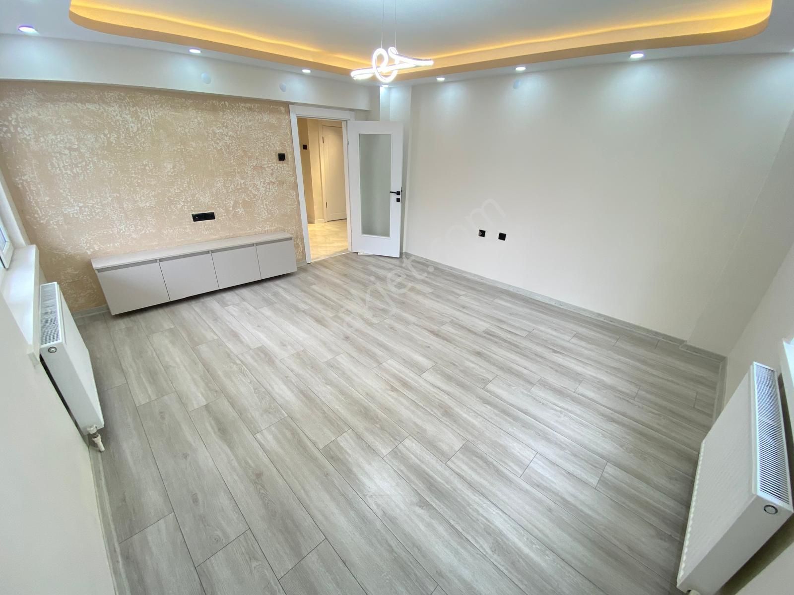 Yılmaz Gayrimenkul'den Malazgirt Mahallesinde Giriş Katta Full Yapılı Lüks Daire - Görsel 13