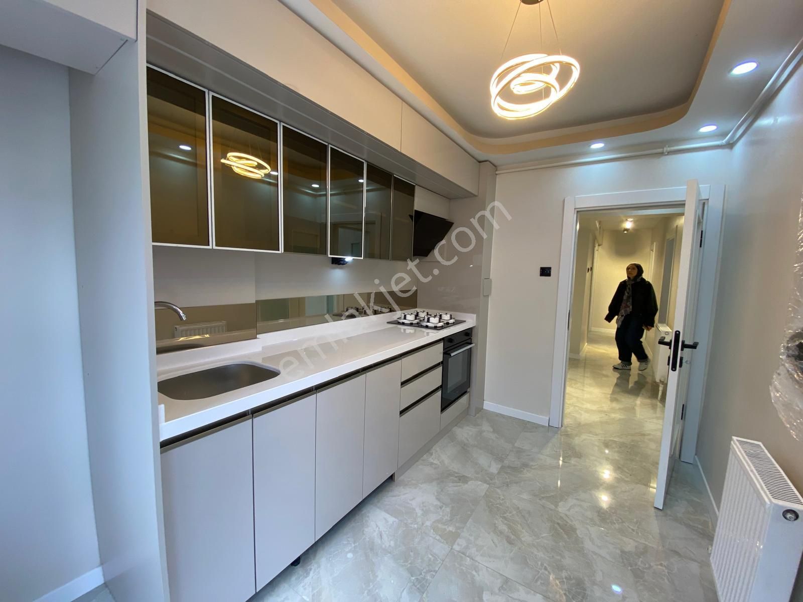 Yılmaz Gayrimenkul'den Malazgirt Mahallesinde Giriş Katta Full Yapılı Lüks Daire - Görsel 6