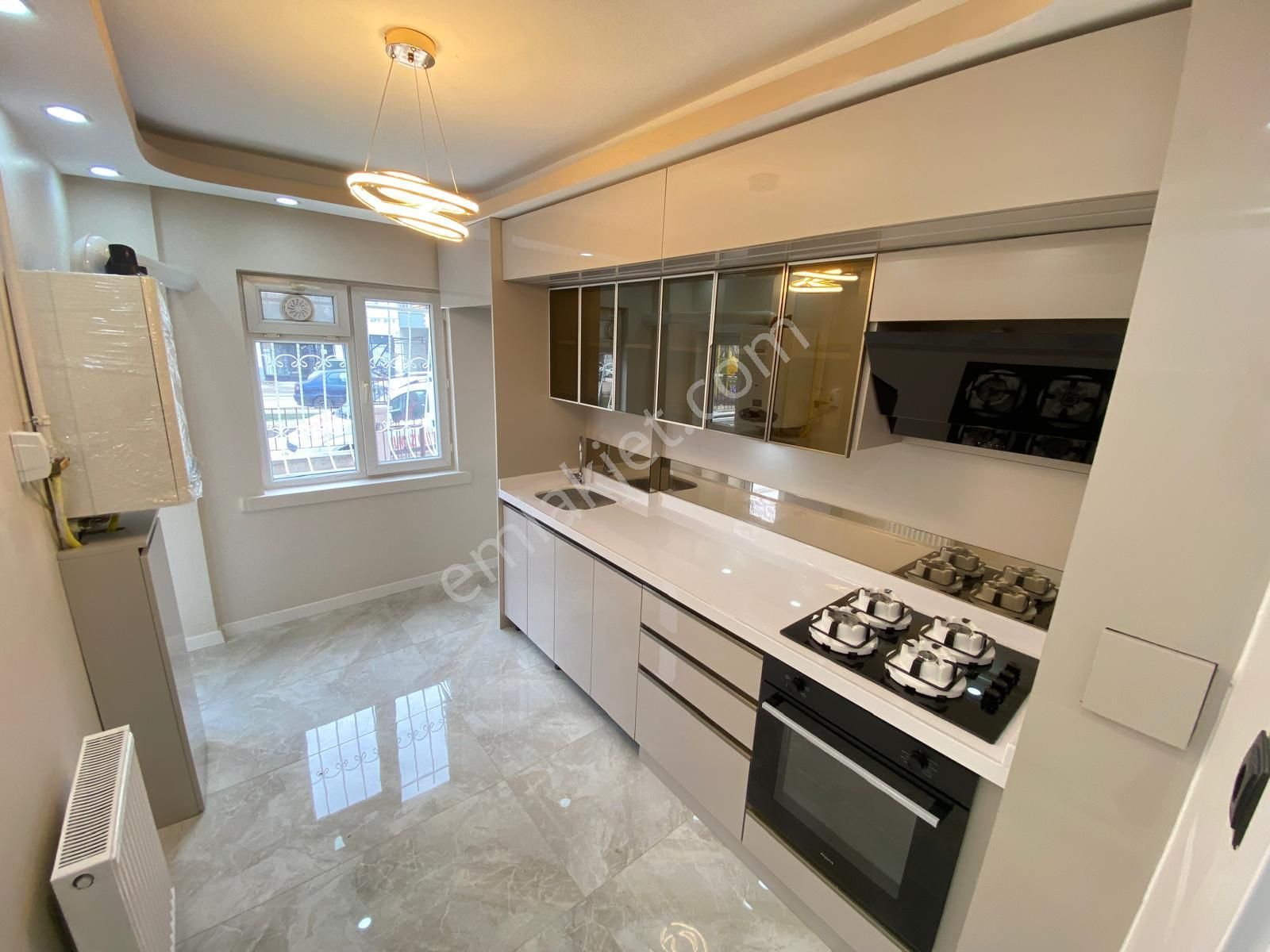 Yılmaz Gayrimenkul'den Malazgirt Mahallesinde Giriş Katta Full Yapılı Lüks Daire - Görsel 5