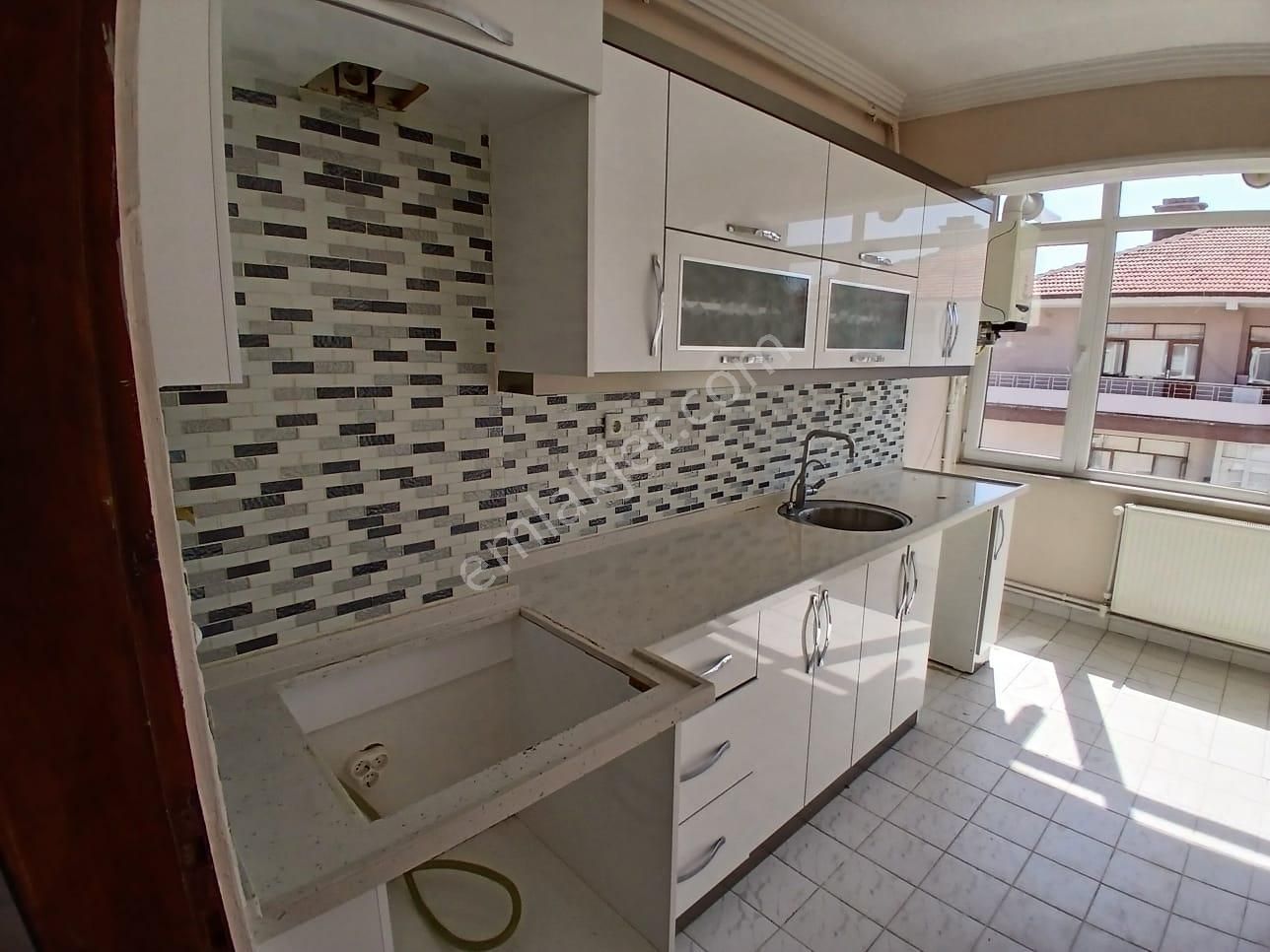 Akçay Emlak'tan Akşehir Mualla Nigar Ortaokulu Yanında Asansörlü Bakımlı Kiralık 3+1 Daire - Görsel 5