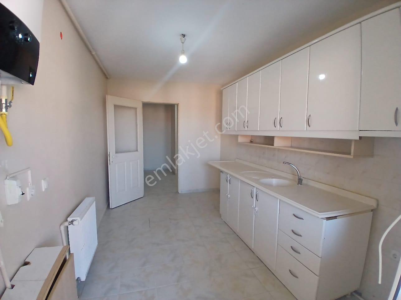 Akçay Emlak'tan Akşehir Kuruçay Tokide Geniş Kiralık 3+1 Daire - Görsel 4