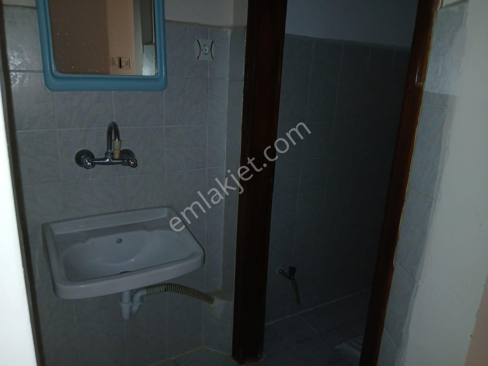 Akçay Emlak'tan Akşehir Mualla Nigar Ortaokulu Yanında Asansörlü Bakımlı Kiralık 3+1 Daire - Görsel 12