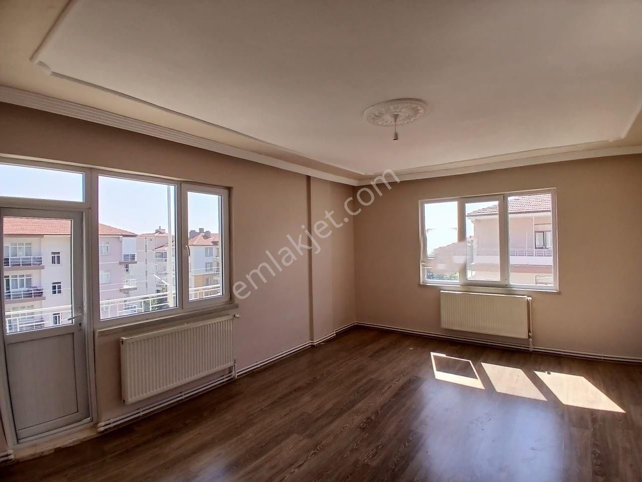 Akçay Emlak'tan Akşehir Mualla Nigar Ortaokulu Yanında Asansörlü Bakımlı Kiralık 3+1 Daire - Görsel 24