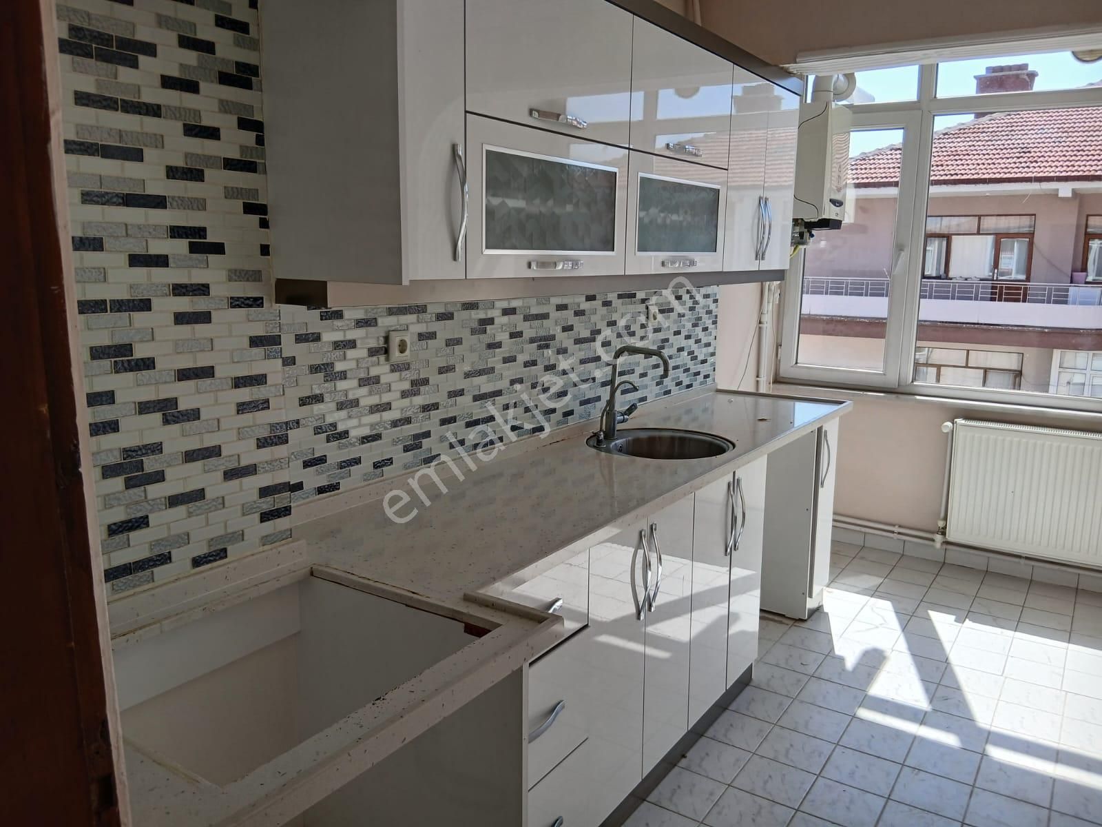 Akçay Emlak'tan Akşehir Mualla Nigar Ortaokulu Yanında Asansörlü Bakımlı Kiralık 3+1 Daire - Görsel 6