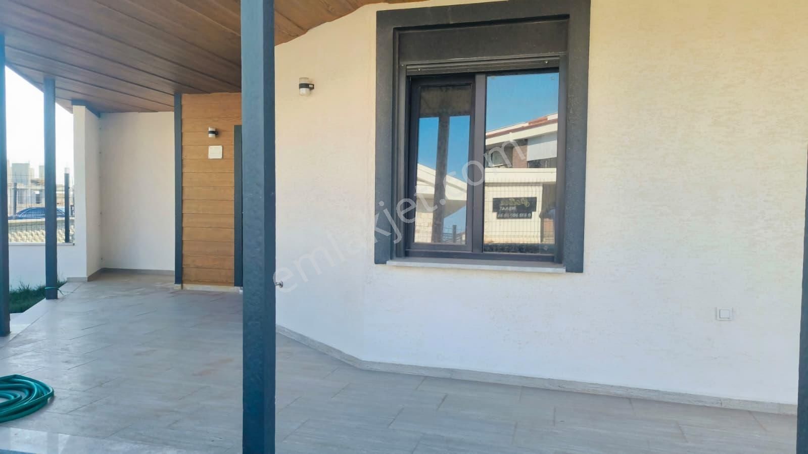 Sarımsaklı Küçükköyde Köşe Parselde Modern 4+1 Dubleks Villa - Görsel 4