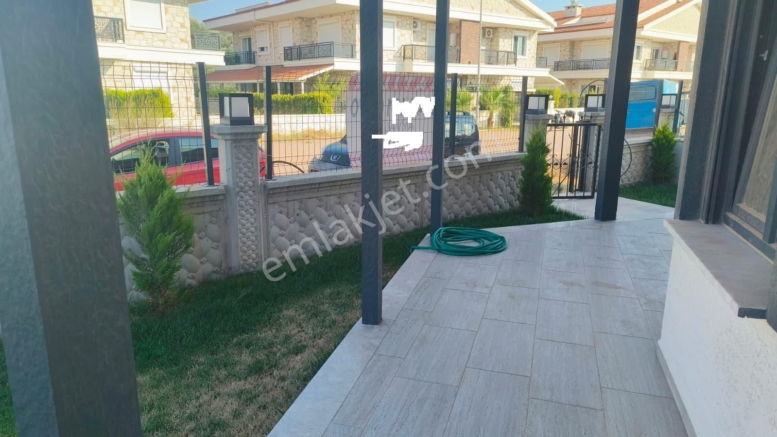 Sarımsaklı Küçükköyde Köşe Parselde Modern 4+1 Dubleks Villa