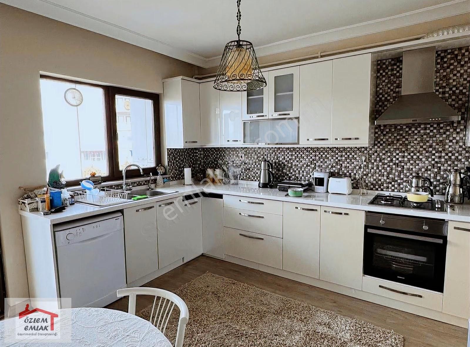 Taymek Karşısı Yapılı 4+1 Ara Kat Daire