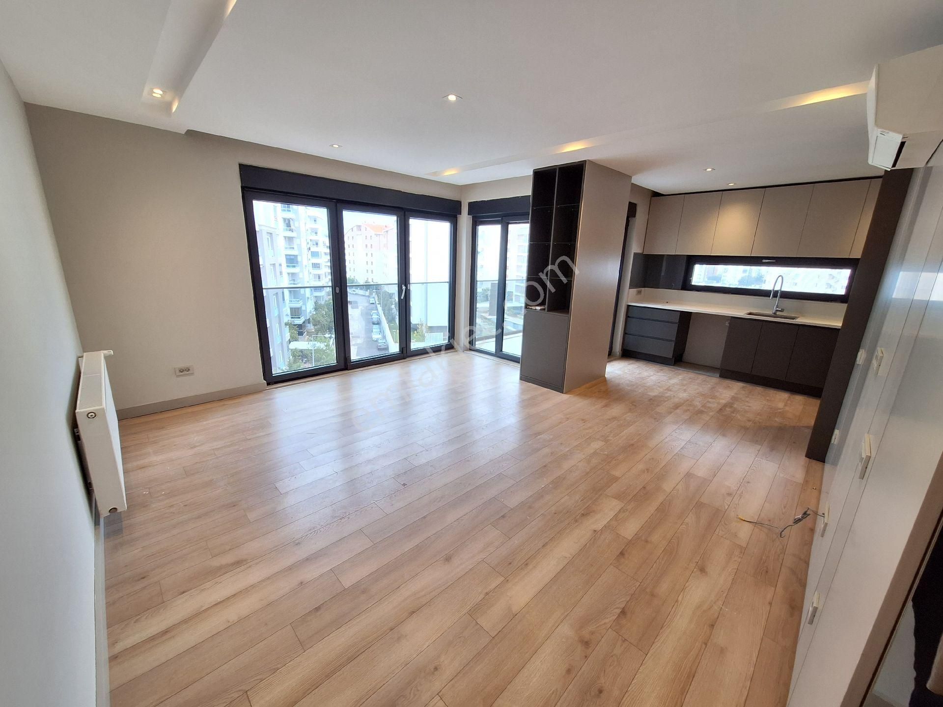 Konyaaltı Uncalı Mahallesinde Havuzlu Güvenlikli Sitede Doğalgaz Kombili 2 +1 Daire - Görsel 9