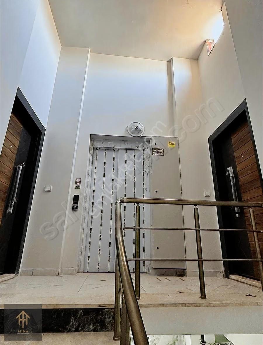 Yüksek Tavan Sıfır Ön Cephe Metrobüse 1dk Mesafede 4+2 - Görsel 18