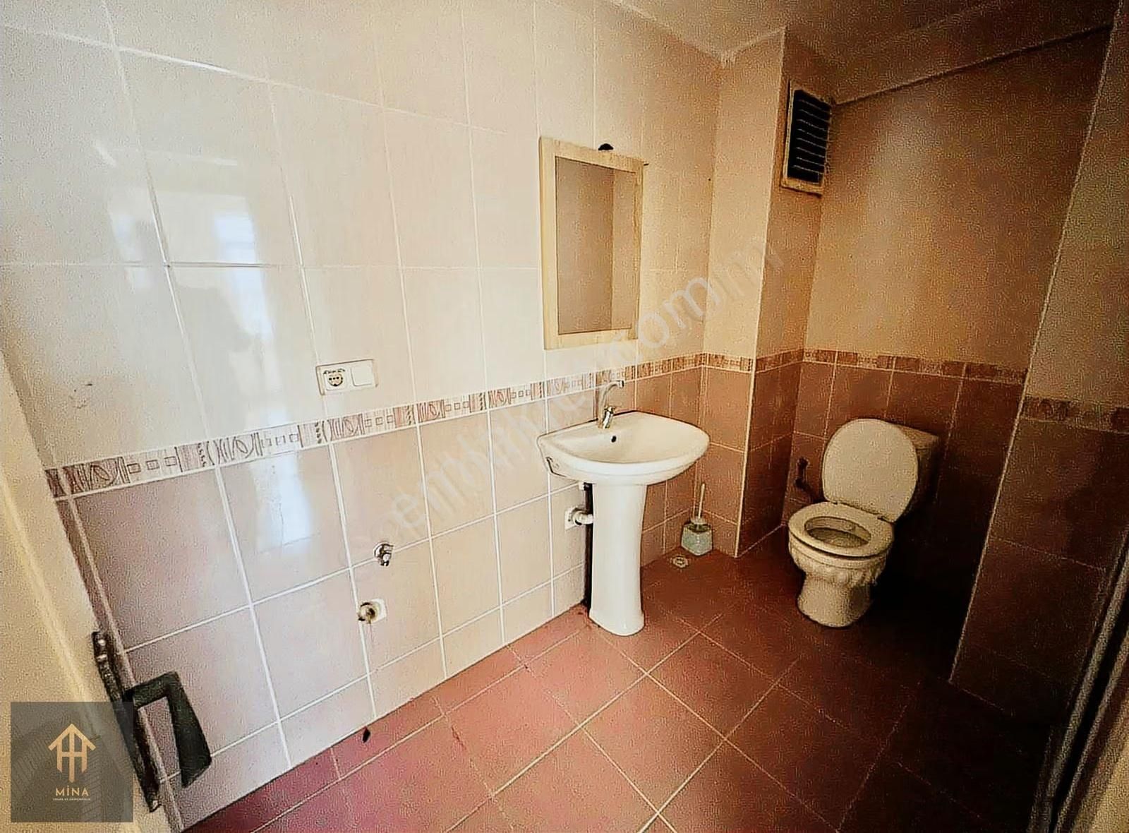 Bahçe Kullanımlı Giriş Kat Daire Metrobüse 10 Dk Mesafede - Görsel 24