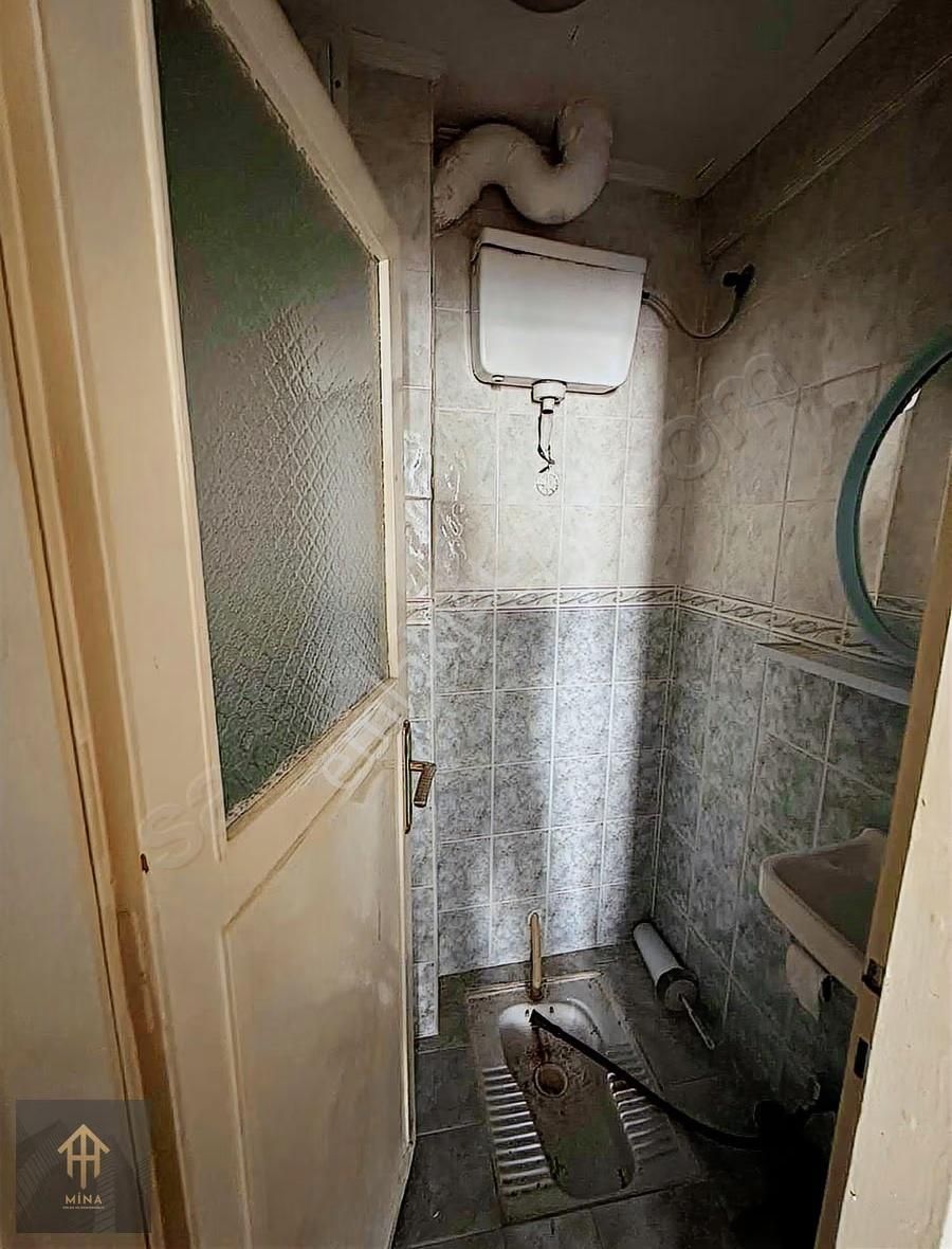 Cadde Üzeri Güngörenin Kalbinde Kale Center Tranvay Durağı Önü - Görsel 22