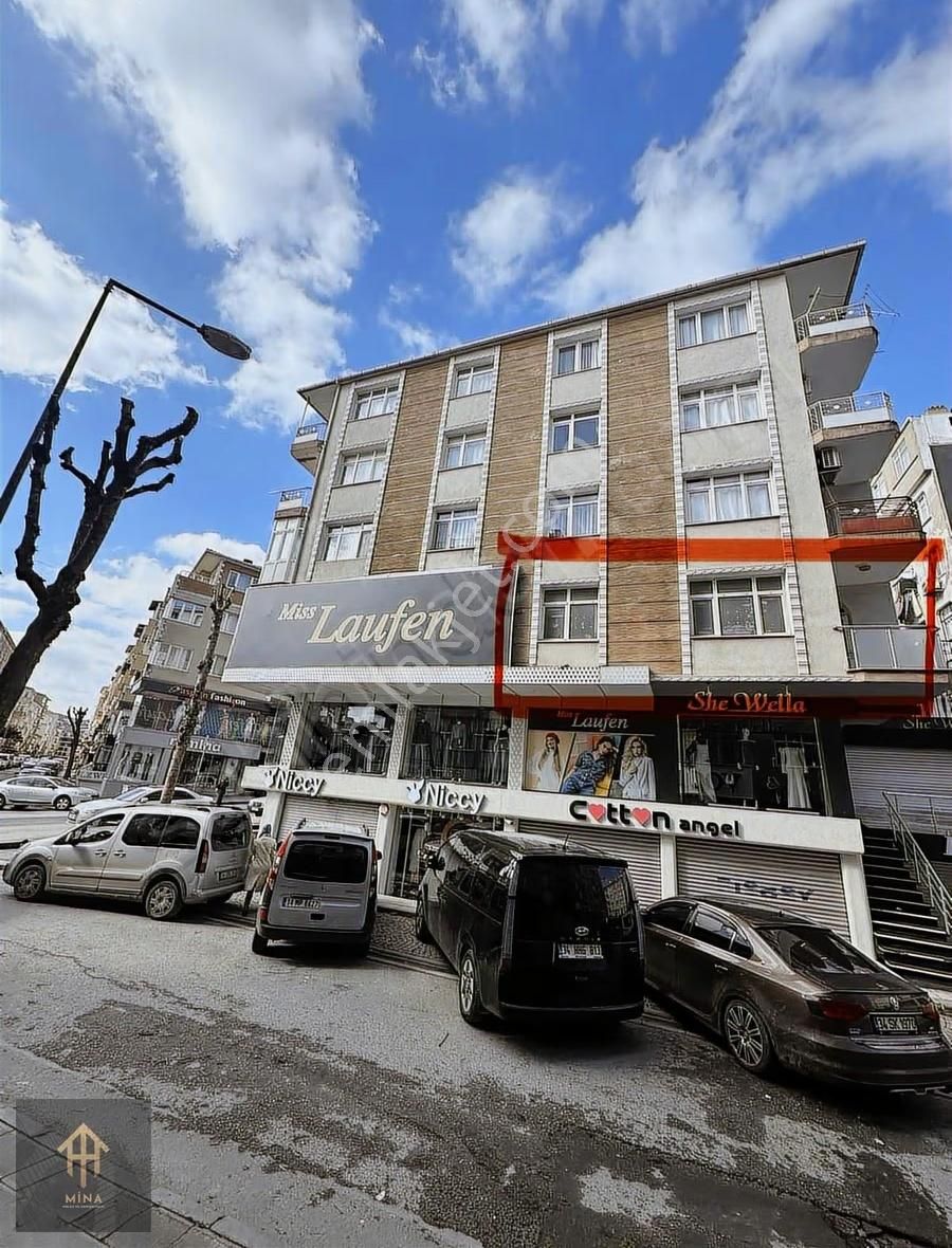 Cadde Üzeri Güngörenin Kalbinde Kale Center Tranvay Durağı Önü - Görsel 4