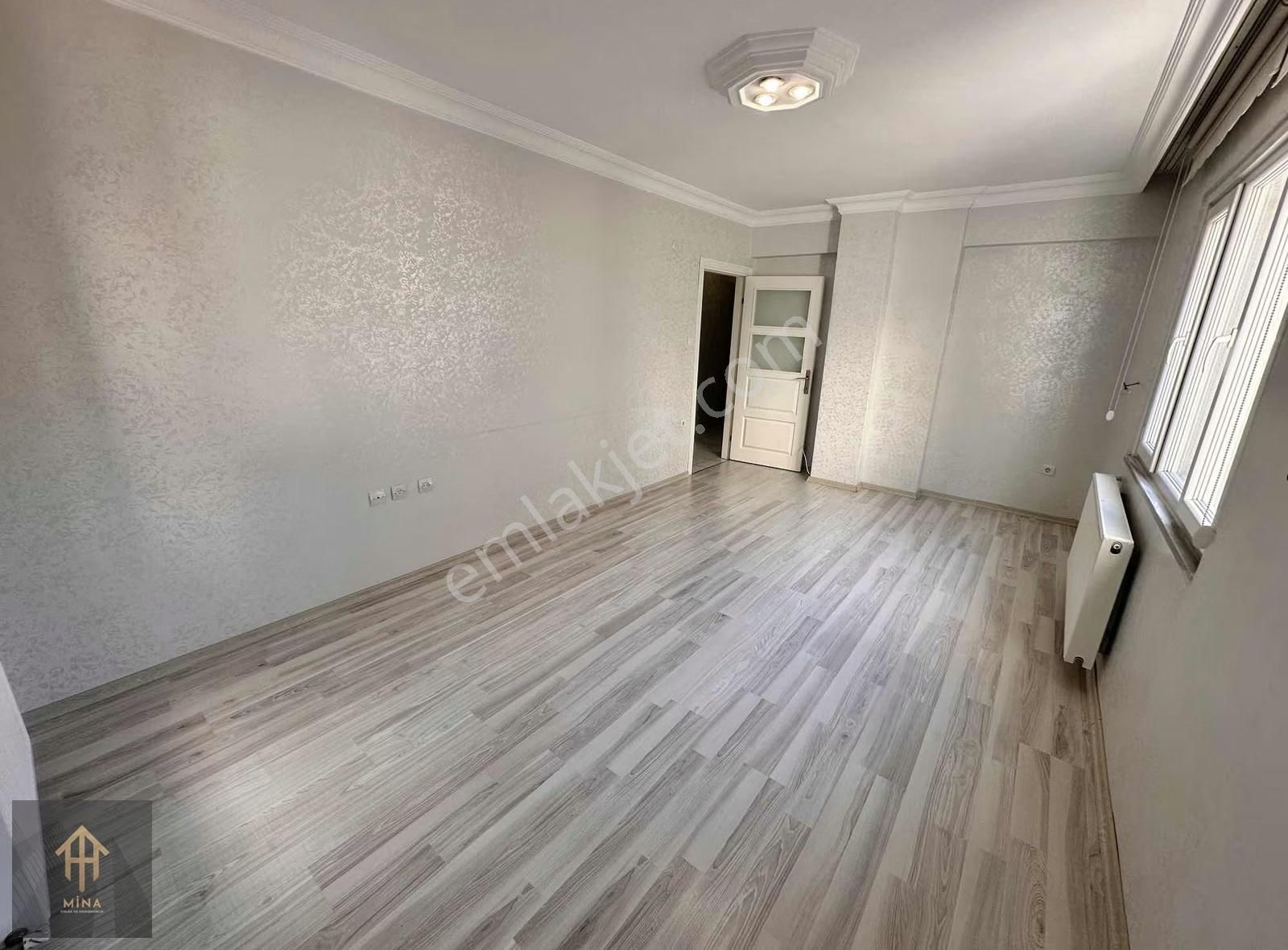 İçi Yenilenmiş Metrobüse 3 Dk Mesafede Ön Cephe Ara Kat Boş 2+1 - Görsel 22