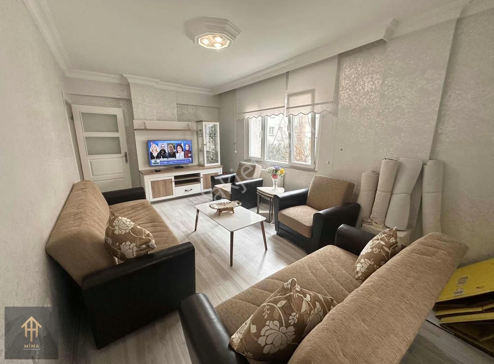 İçi Yenilenmiş Metrobüse 3 Dk Mesafede Ön Cephe Ara Kat Boş 2+1 - Görsel 23