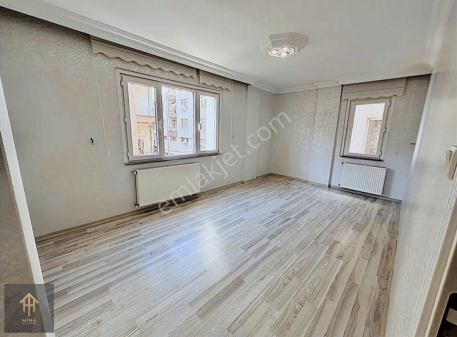 İçi Yenilenmiş Metrobüse 3 Dk Mesafede Ön Cephe Ara Kat Boş 2+1 - Görsel 33