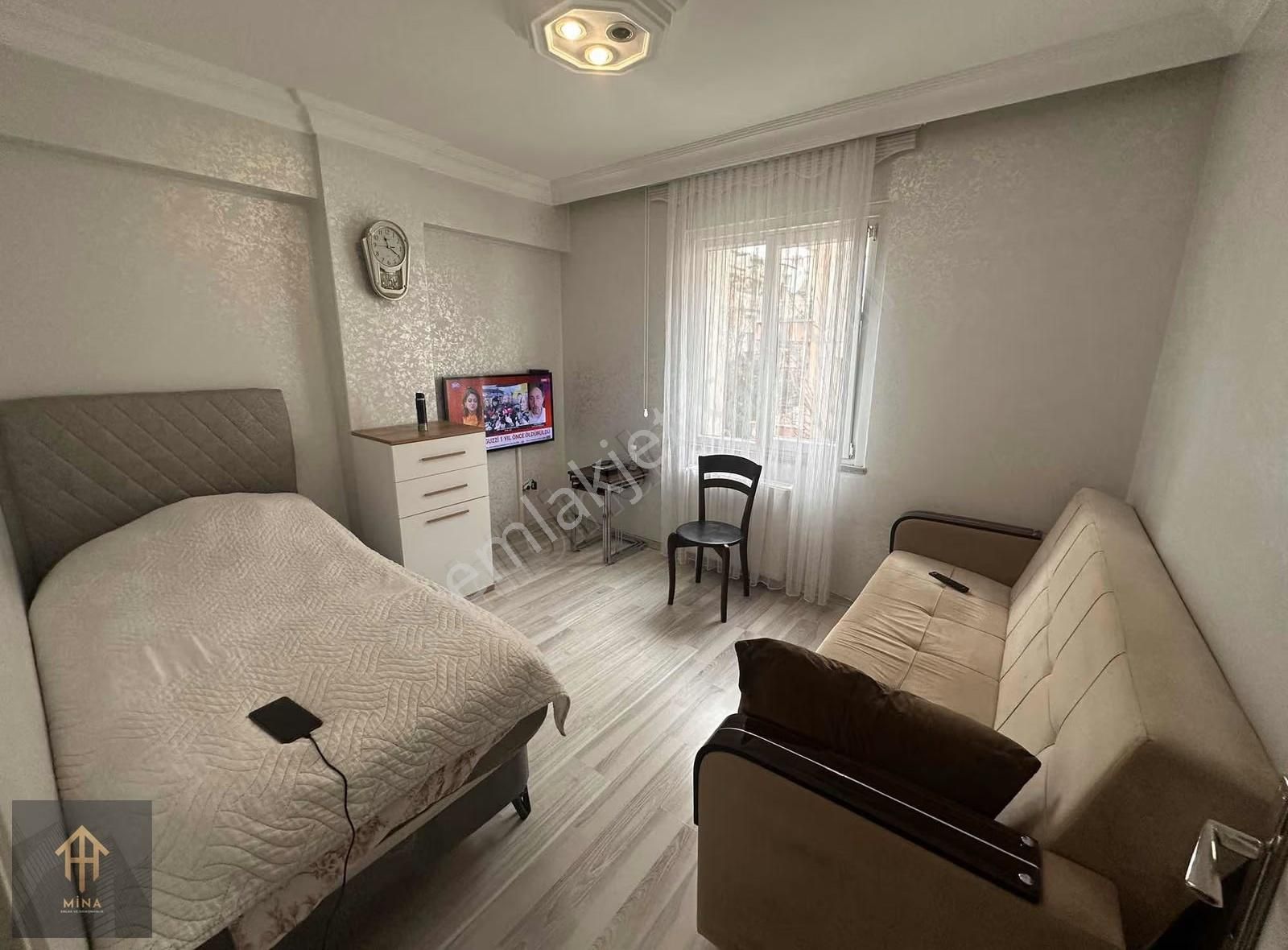 İçi Yenilenmiş Metrobüse 3 Dk Mesafede Ön Cephe Ara Kat Boş 2+1 - Görsel 19