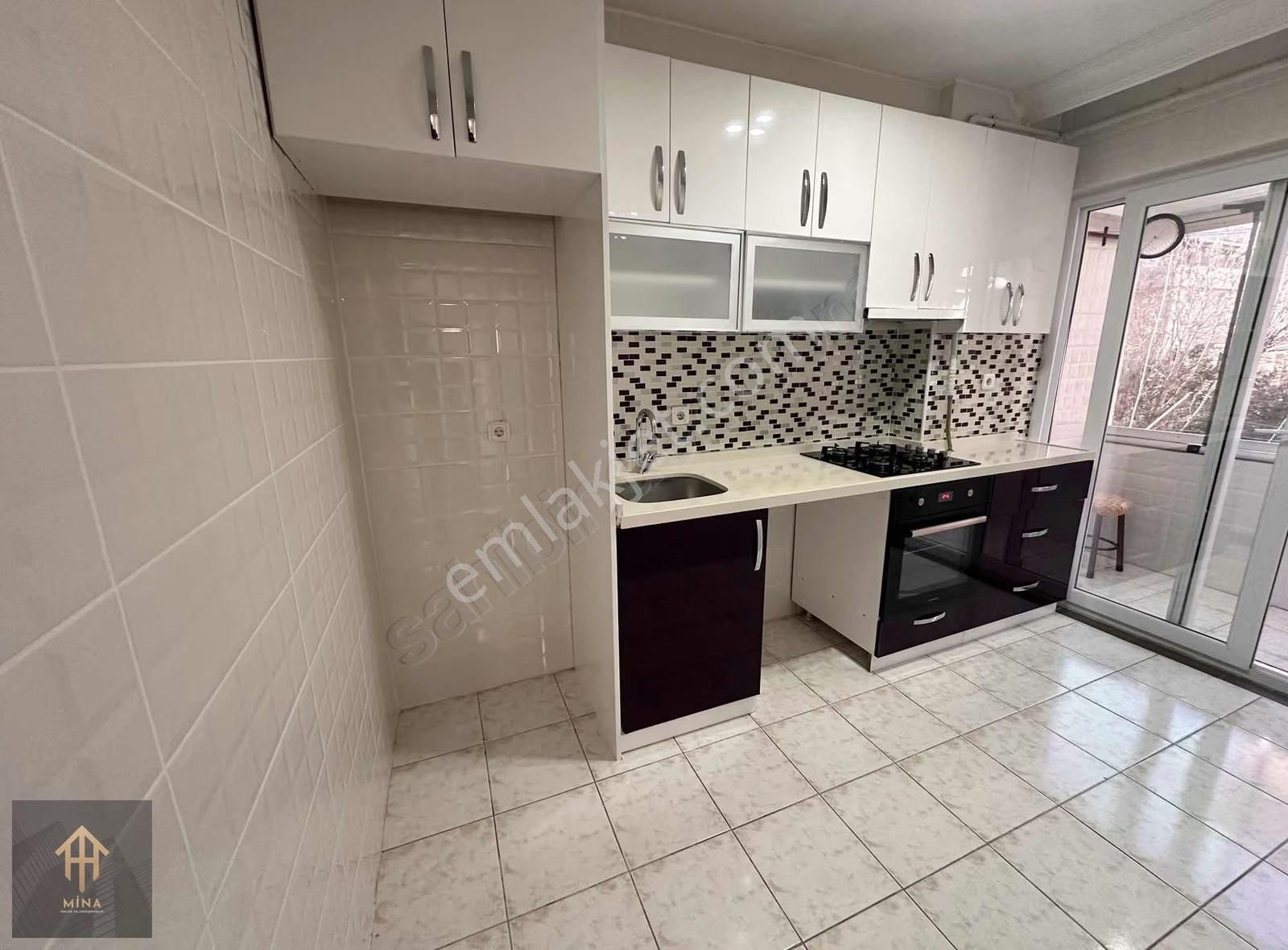 İçi Yenilenmiş Metrobüse 3 Dk Mesafede Ön Cephe Ara Kat Boş 2+1 - Görsel 9