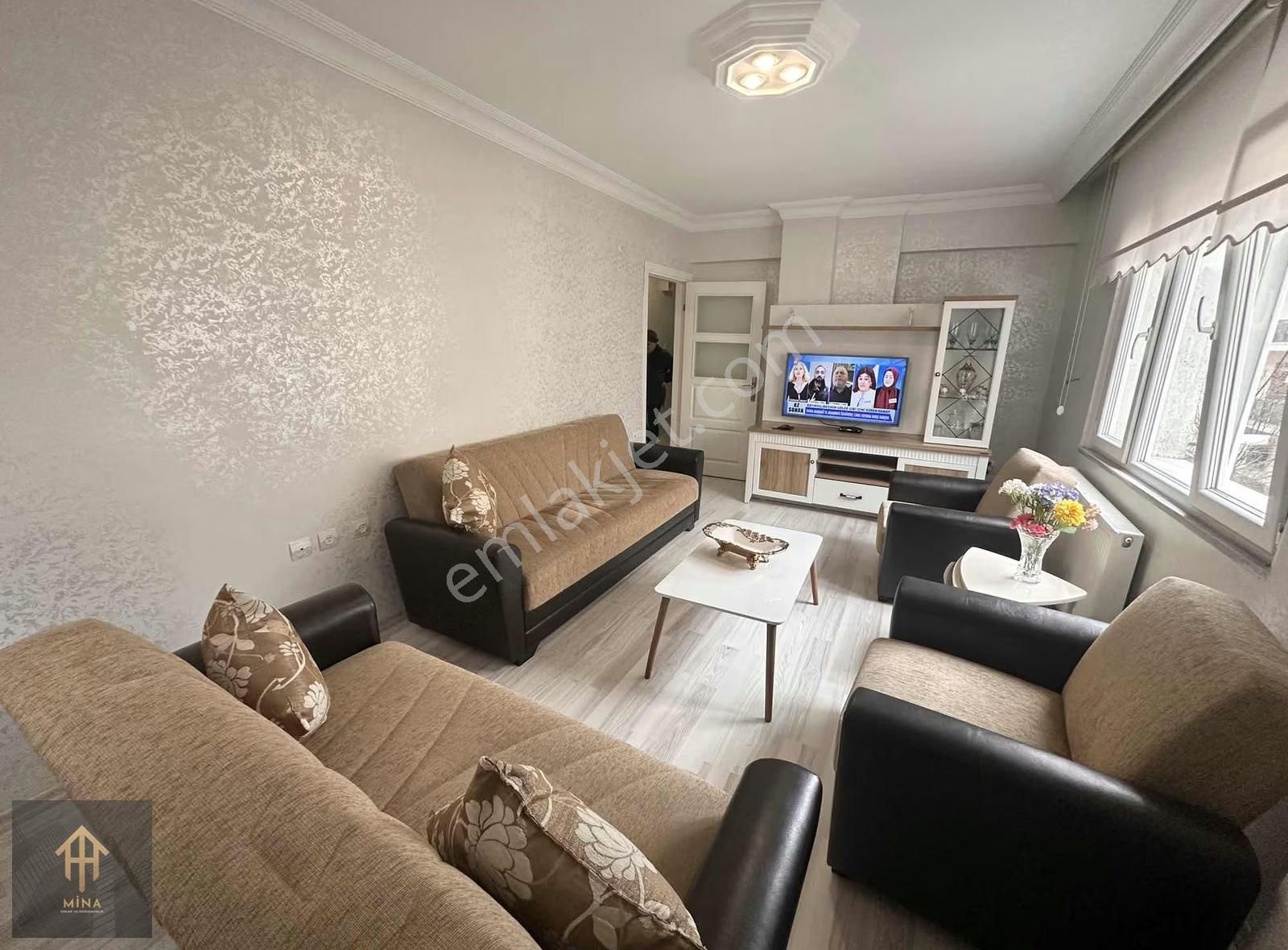 İçi Yenilenmiş Metrobüse 3 Dk Mesafede Ön Cephe Ara Kat Boş 2+1 - Görsel 28