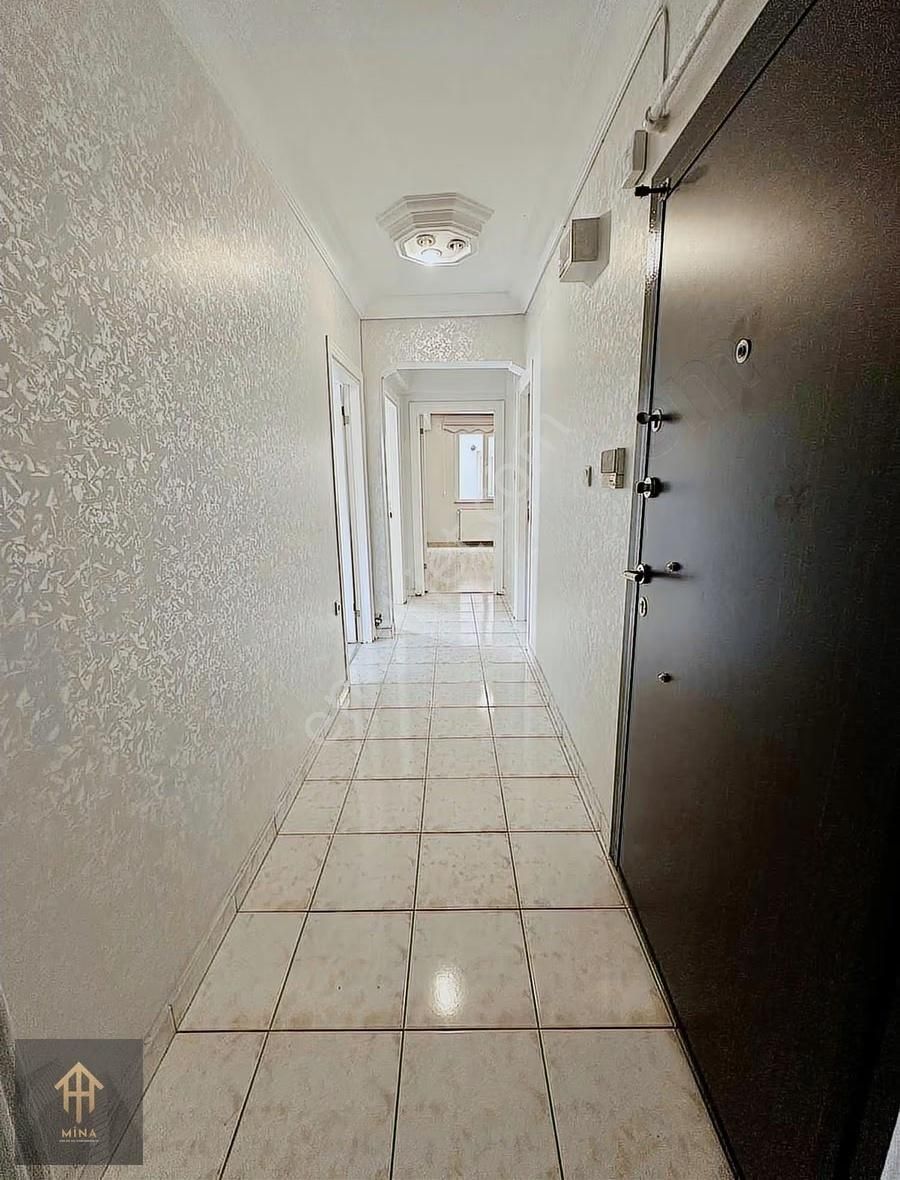 İçi Yenilenmiş Metrobüse 3 Dk Mesafede Ön Cephe Ara Kat Boş 2+1 - Görsel 5