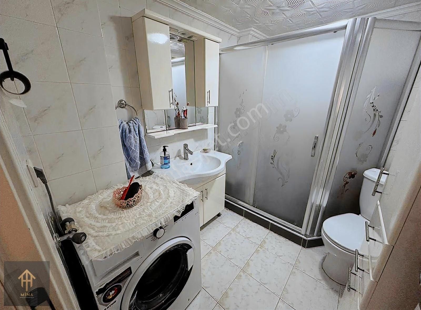 İçi Yenilenmiş Metrobüse 3 Dk Mesafede Ön Cephe Ara Kat Boş 2+1 - Görsel 17